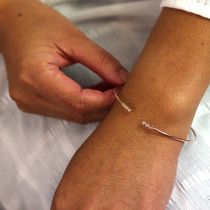 Rosévergoldet Sterlingsilber Winzig Rund CZ Manschetten Armreif