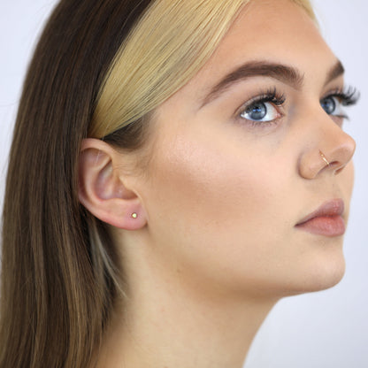 Rosévergoldet Sterlingsilber 2mm Peridot CZ Ohrstecker