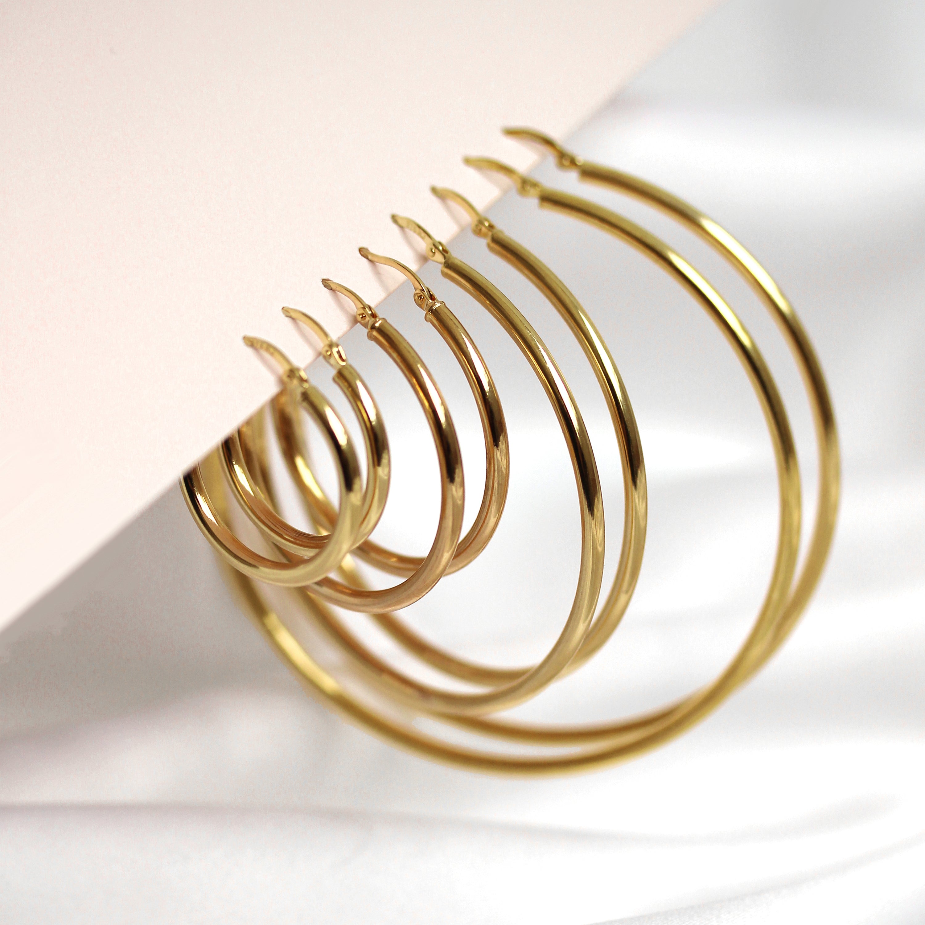 9 Karat Gold 10 mm - 70 mm Leichte Ohrringe mit Scharnieren