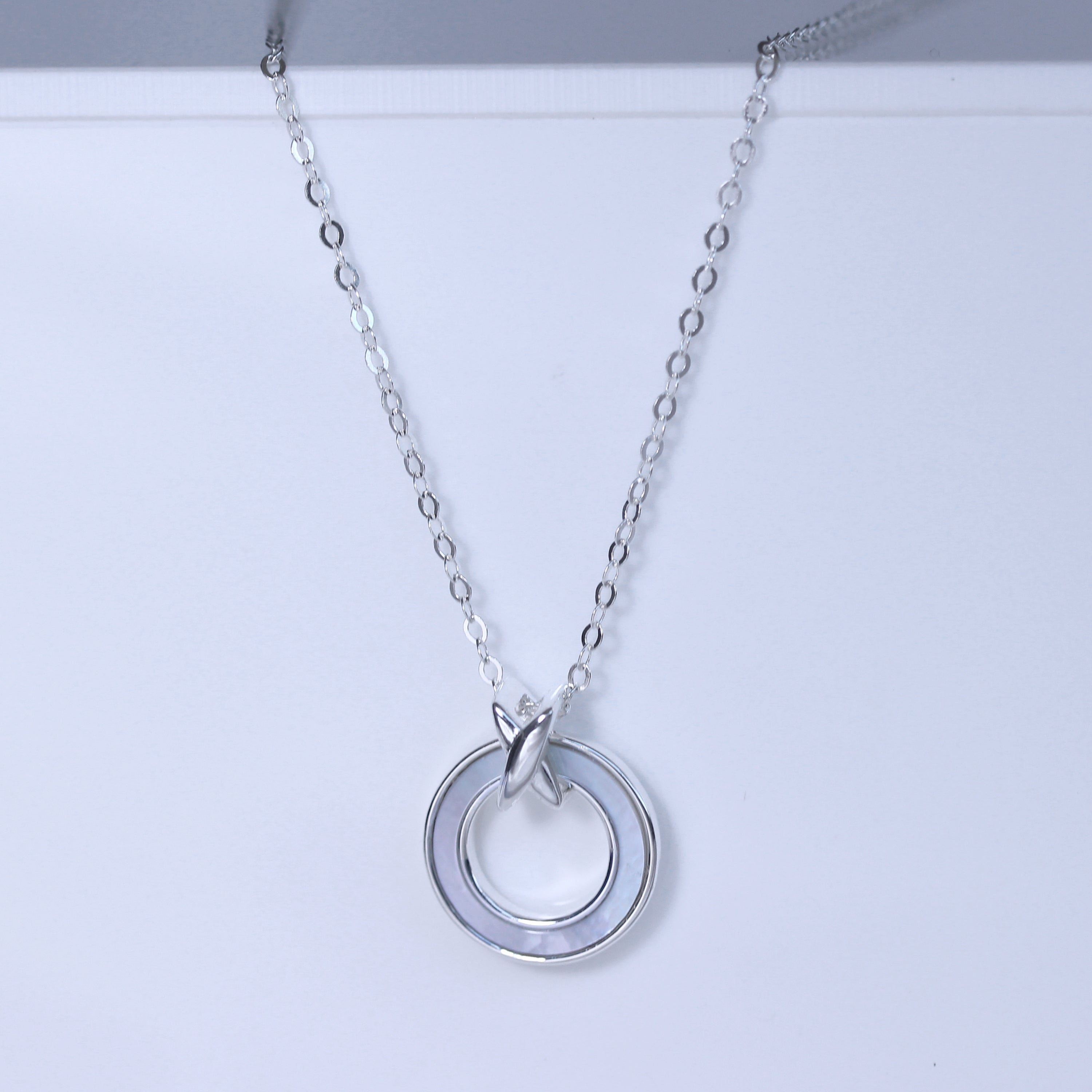 Sterlingsilber Perlmutt Karma Kreis Halskette 45,5 cm