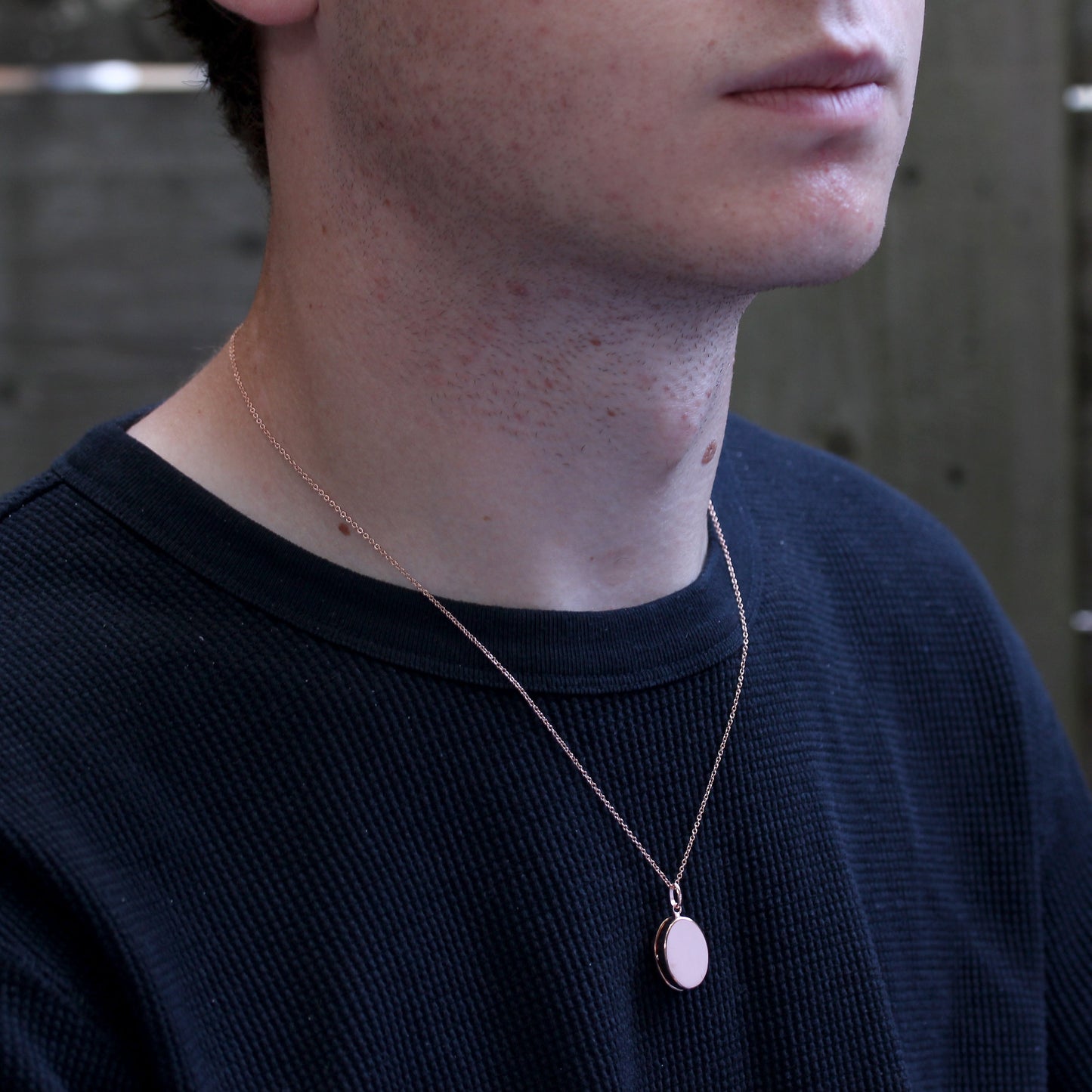 Roségold-beschichtete Halskette aus Sterlingsilber mit ovalem Medaillon 16-32„