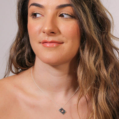 Personalisierte Halskette mit Initialen aus Sterlingsilber und Spielkarte