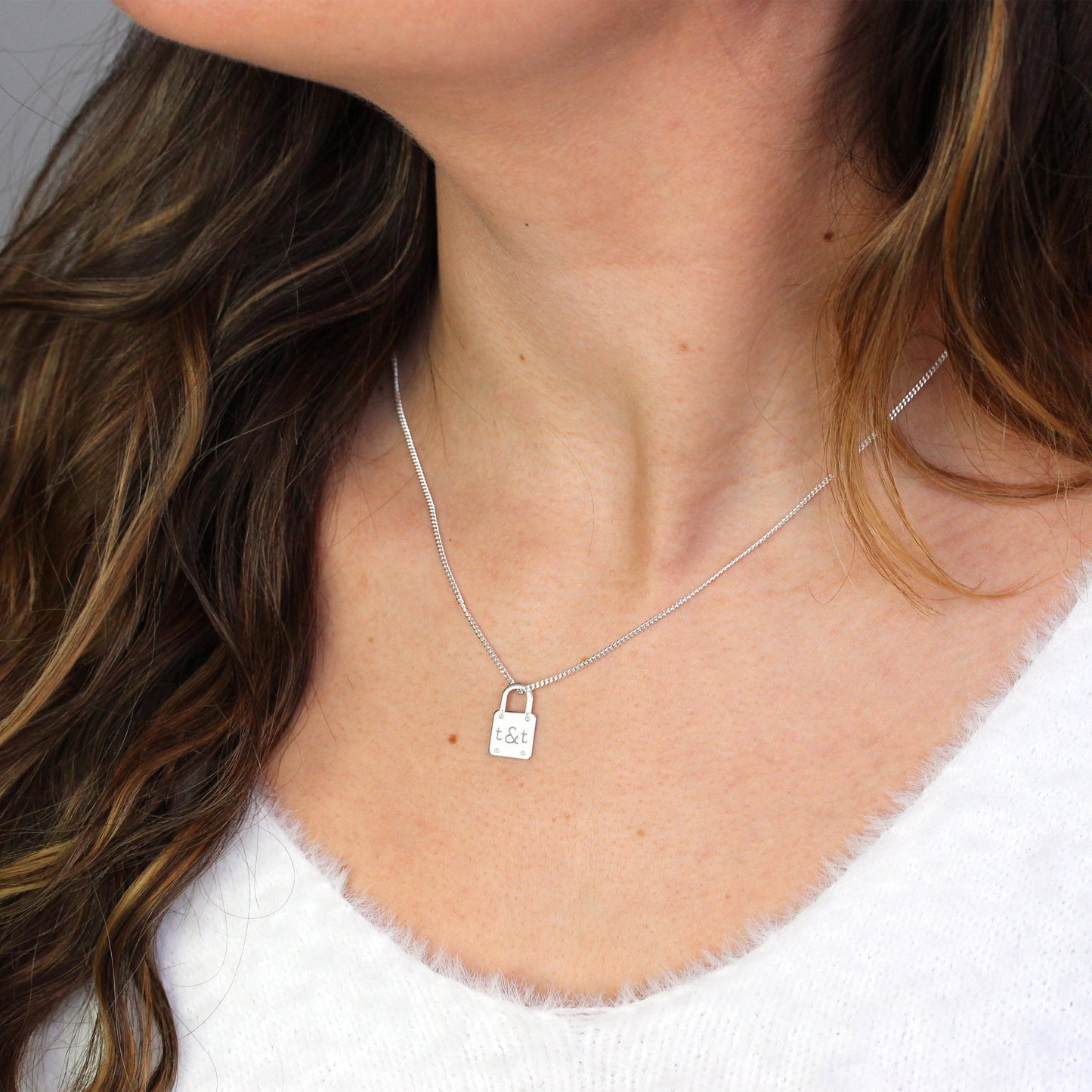 Maßgefertigte Halskette aus Sterlingsilber mit Initialen und Vorhängeschloss 16–28 Zoll