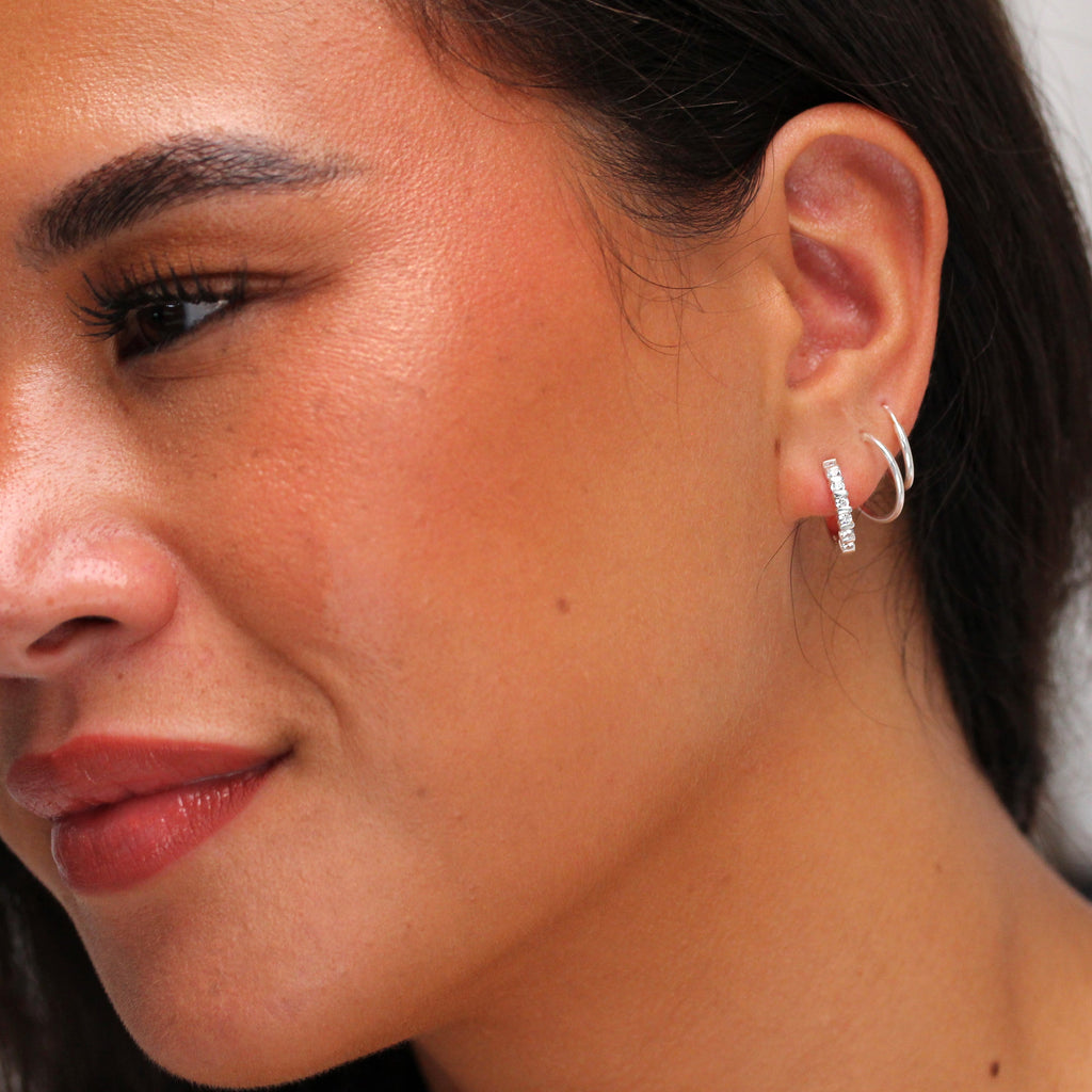 Sterlingsilber CZ Balken Fassung 15 mm Klappcreolen Ohrringe