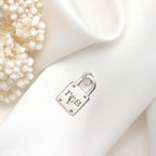 Individuell gefertigter Charm aus Sterlingsilber mit Vorhängeschloss mit Schlüsselloch