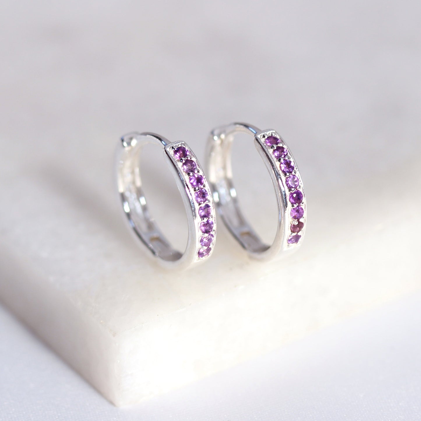 Sterlingsilber Amethyst CZ Pavé Fassung 15mm Klappcreolen Ohrringe