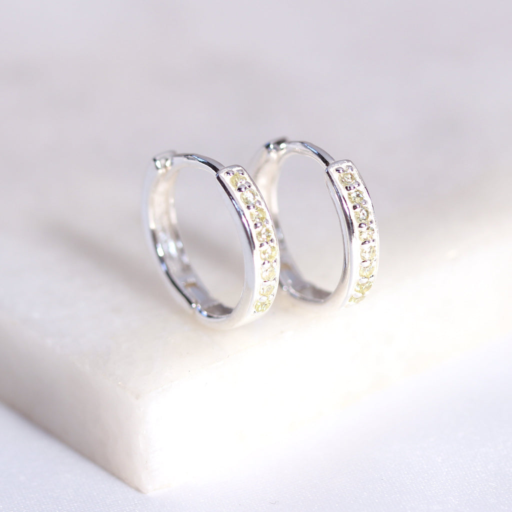 Sterlingsilber Peridot CZ Pavé Fassung 15 mm Klappcreolen Ohrringe