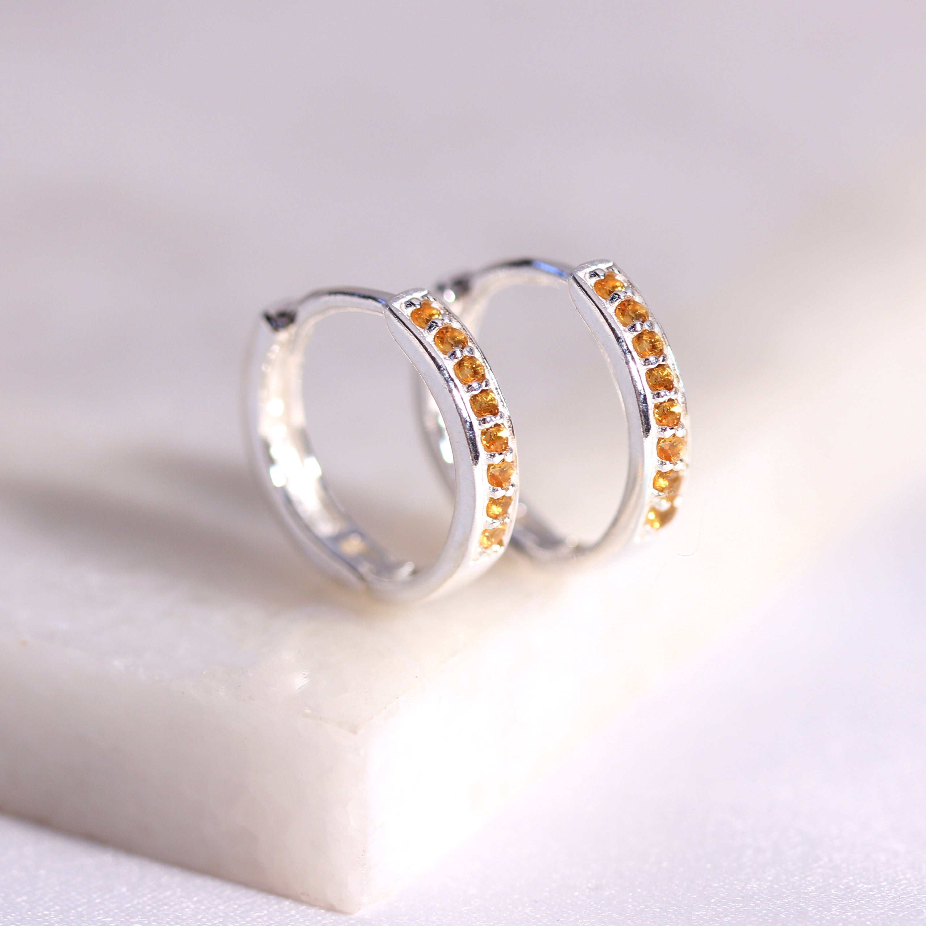 Sterlingsilber Zitrin CZ Pavé Fassung 15 mm Klappcreolen Ohrringe