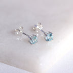 Sterlingsilber Aquamarin CZ Geburtsstein 4 mm Ohrstecker