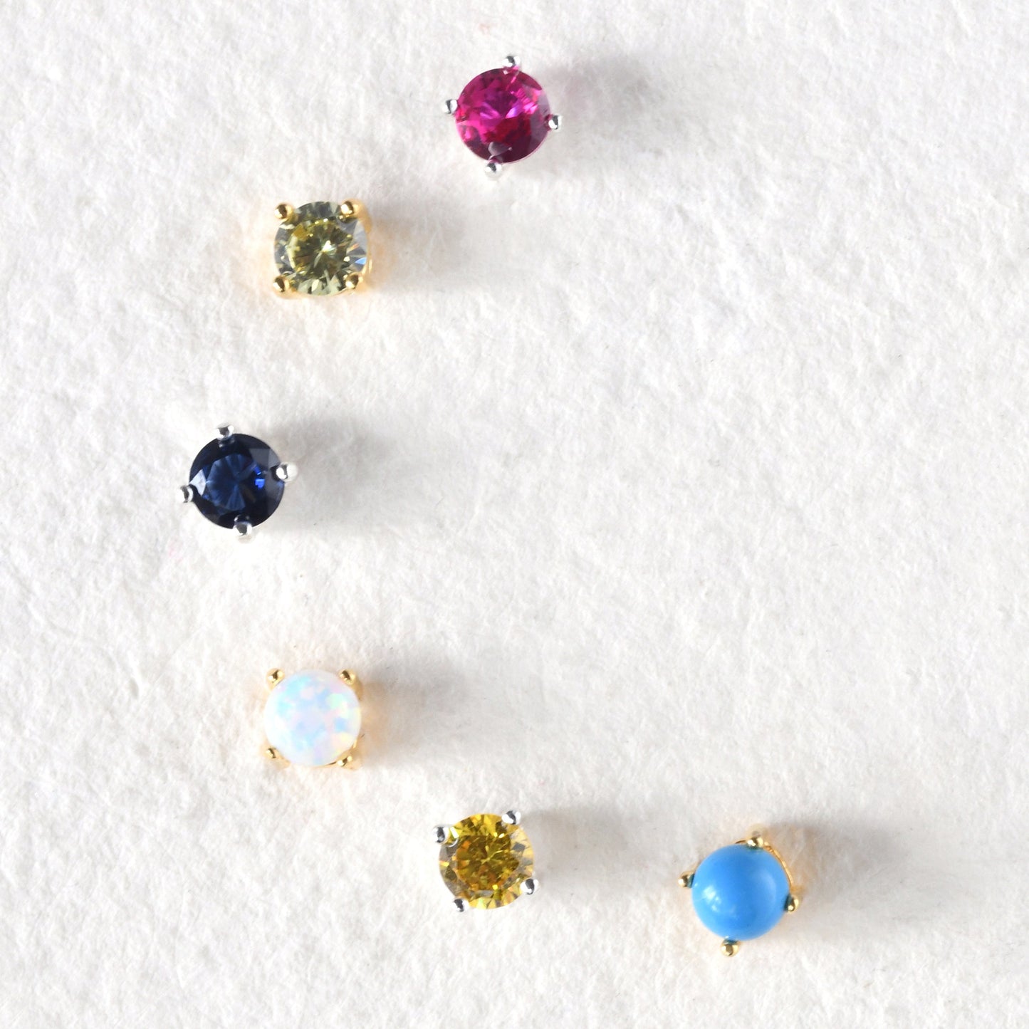 Vergoldet Sterlingsilber Peridot CZ 4mm Ohrstecker