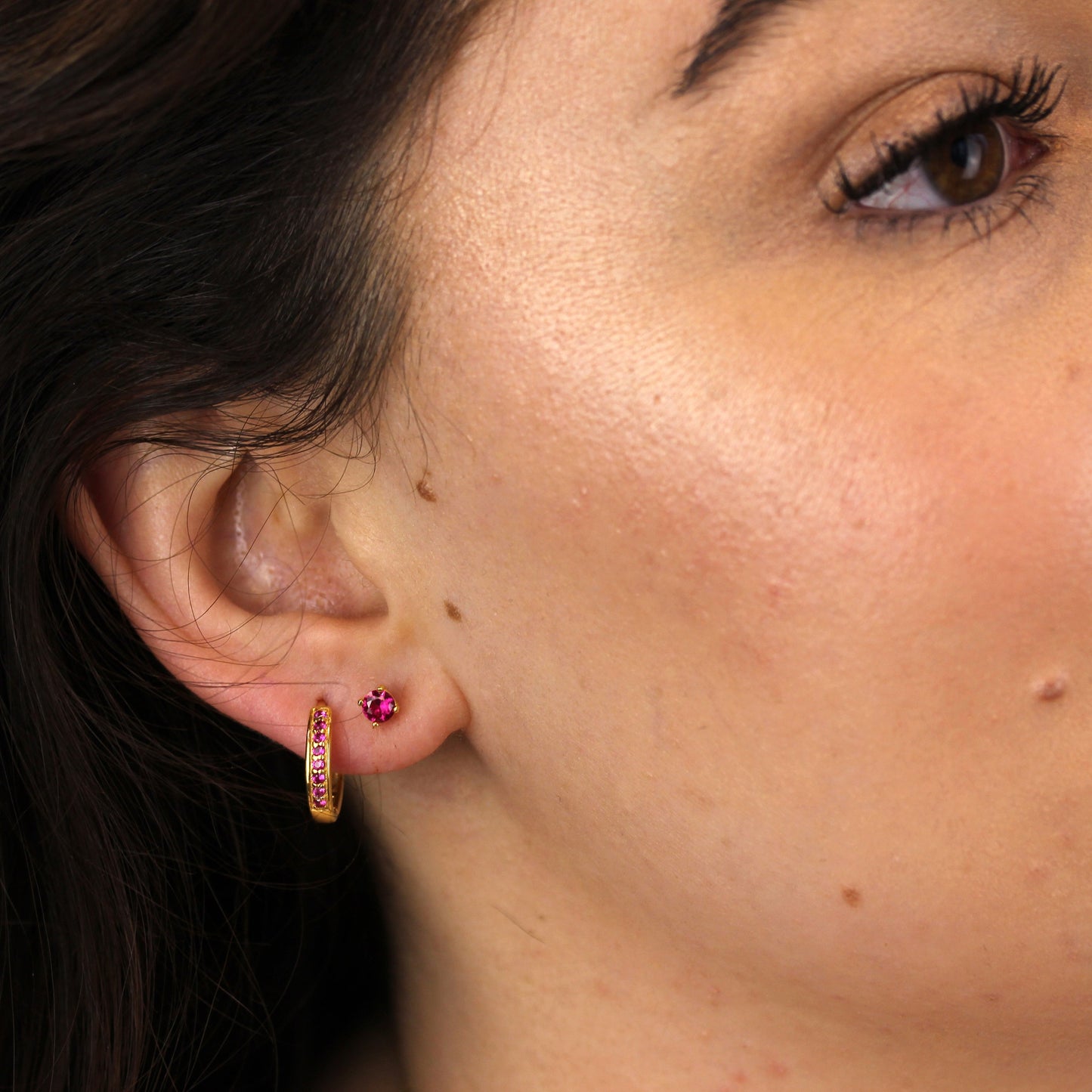 Vergoldet Sterlingsilber Rubin CZ Juli 4mm Ohrstecker