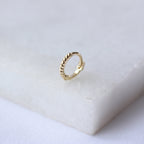 9 Karat Gold Winzig Gedreht Helix 7 mm Creolen 26Ga Ring
