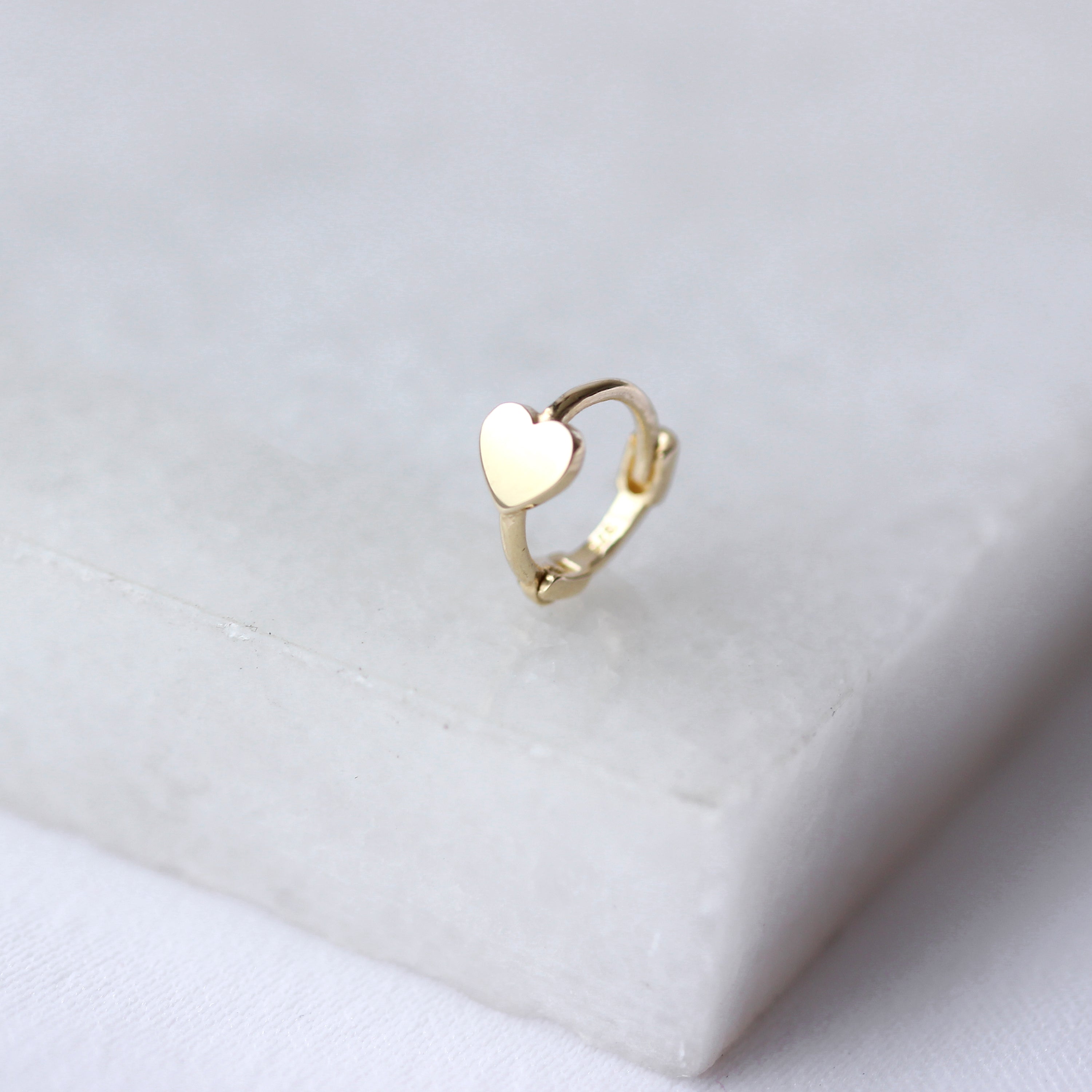 9 Karat Gold Winzig Herz 7 mm Helix Creolen 26Ga Ring