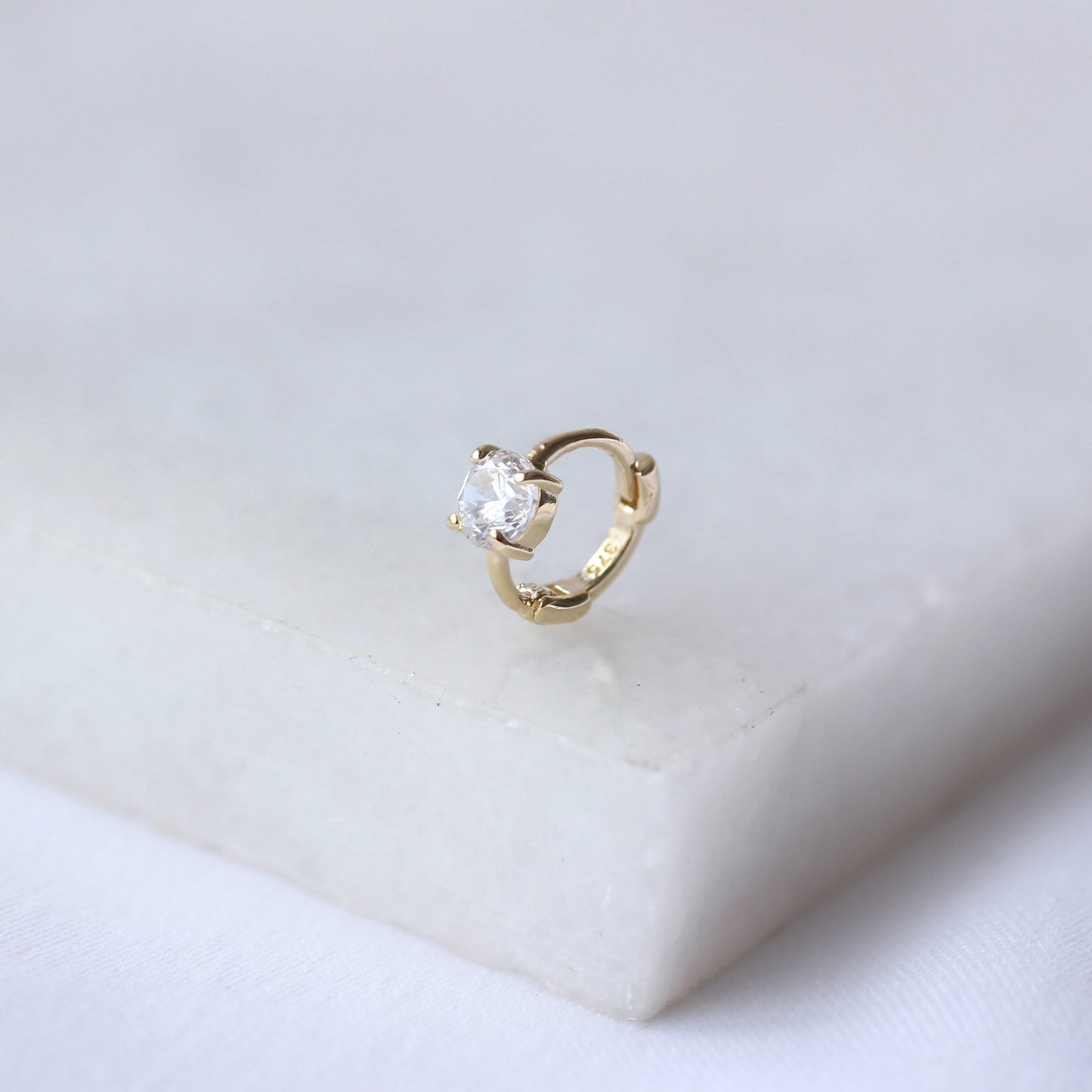 9 Karat Gold Winzig Rund 3,5mm CZ Helix 7mm Creolen 26Ga Ring