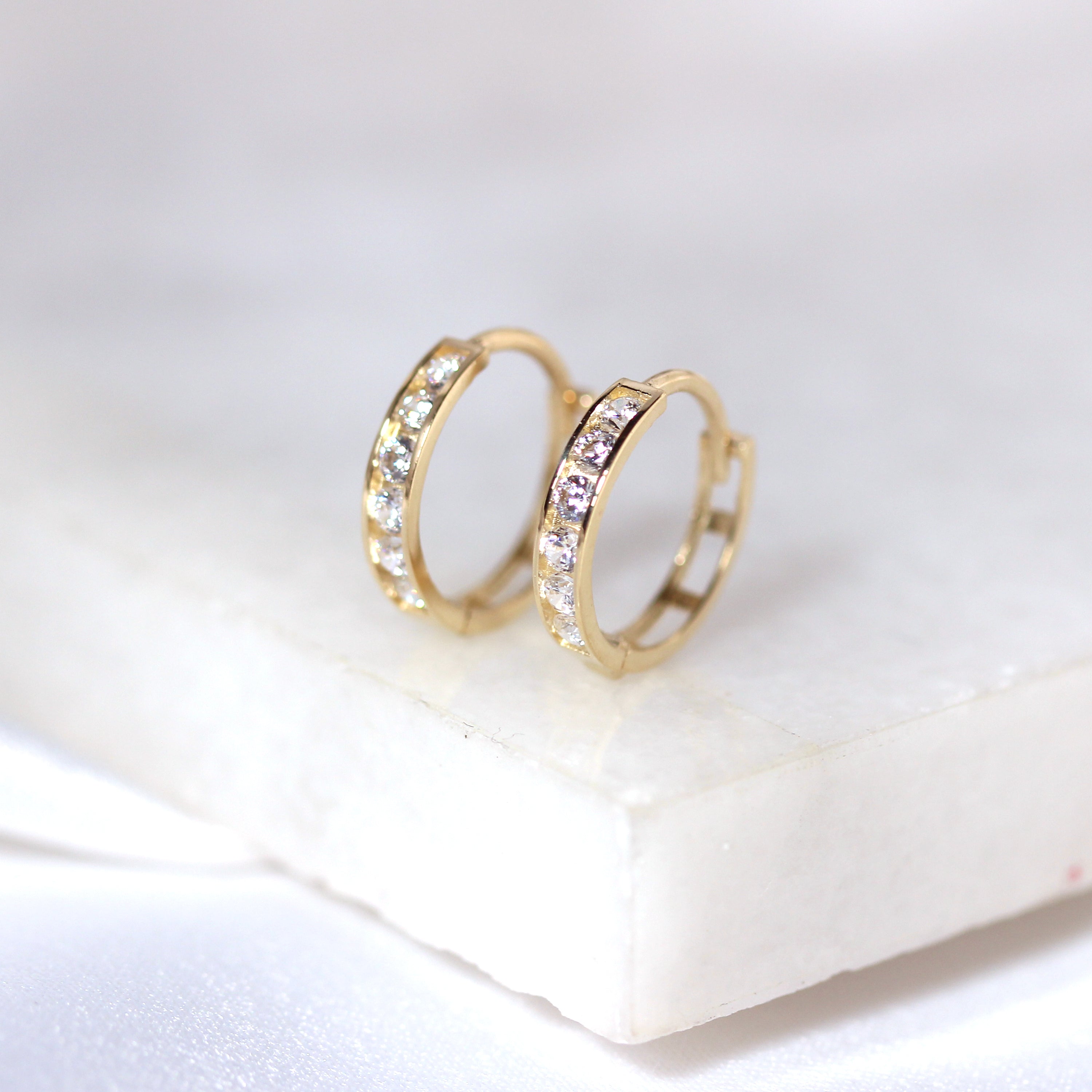 9 Karat Gold Kanal Fassung CZ 12 mm Klappcreolen Ohrringe