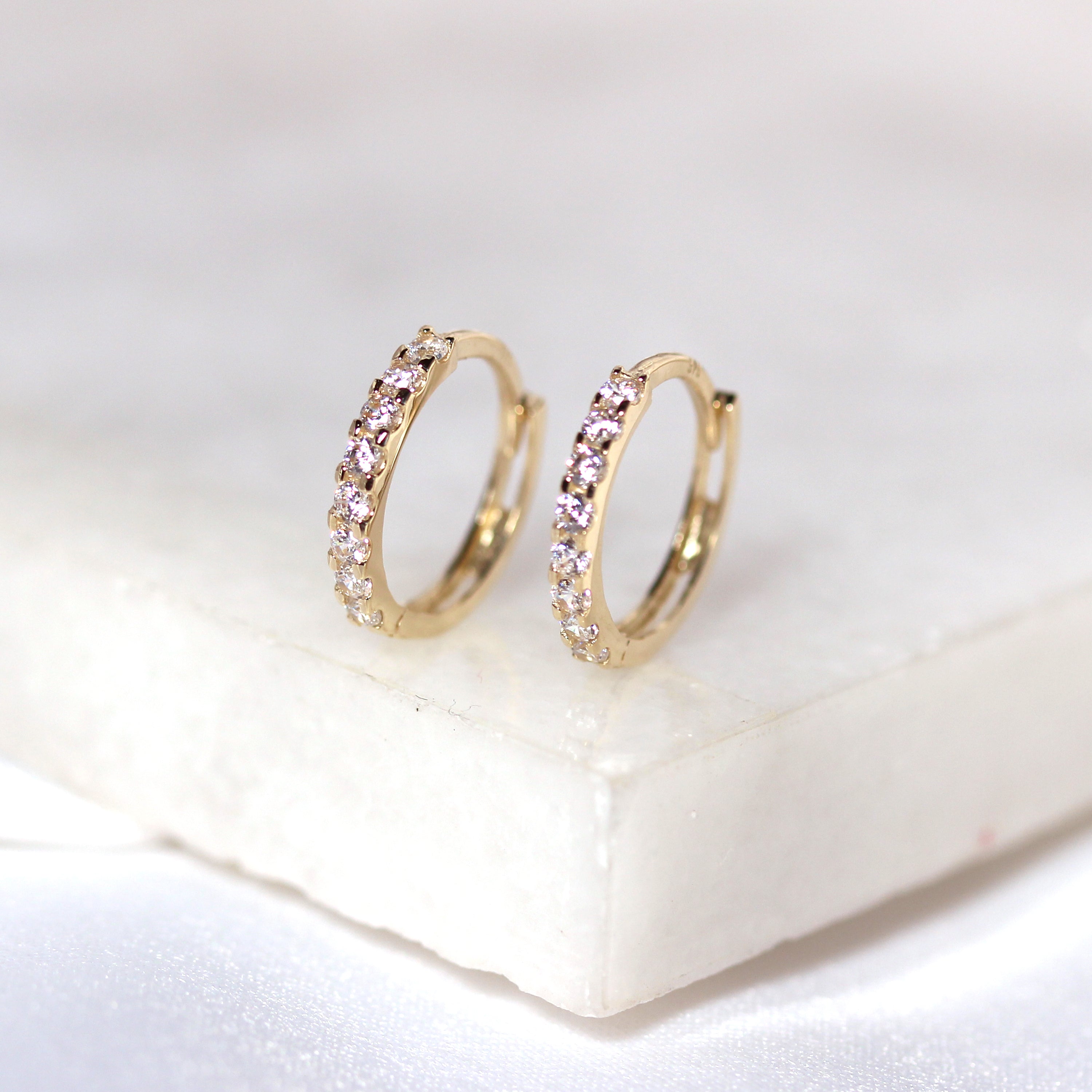 9 Karat Gold Pavé Fassung Satz CZ 12 mm Klappcreolen Ohrringe