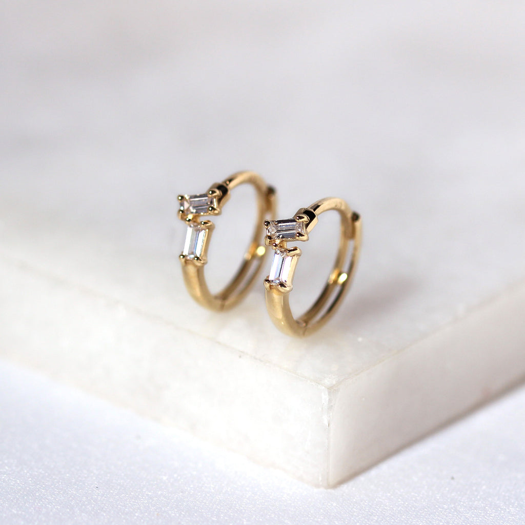 9 Karat Gold Doppel Versetzt Baguette Fassung CZ 12 mm Klappcreolen Ohrringe