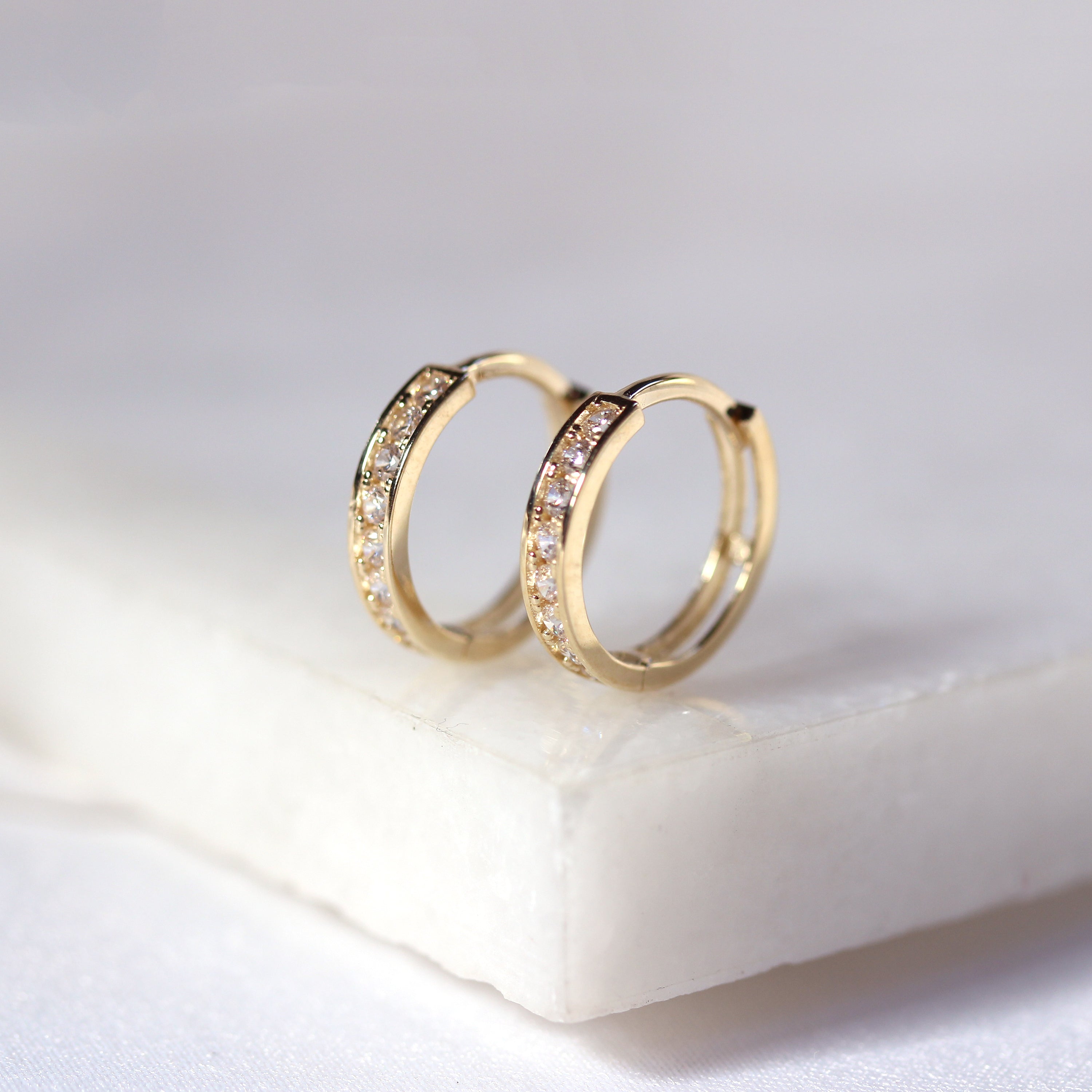 9 Karat Gold Pavé Fassung Satz CZ 12 mm Klappcreolen Ohrringe