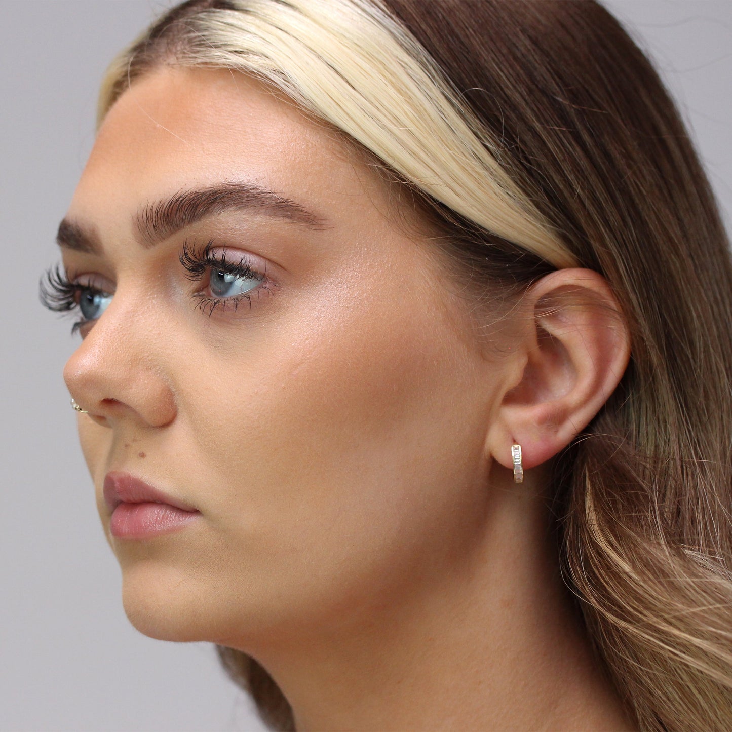 9 Karat Gold Prinzessin CZ Kanal Fassung 12mm Klappcreolen Ohrringe