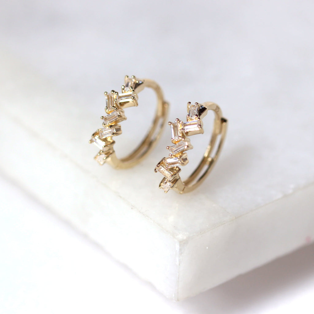 9 Karat Gold Baguette Schliff Krallen Fassung CZ 12 mm Klappcreolen Ohrringe