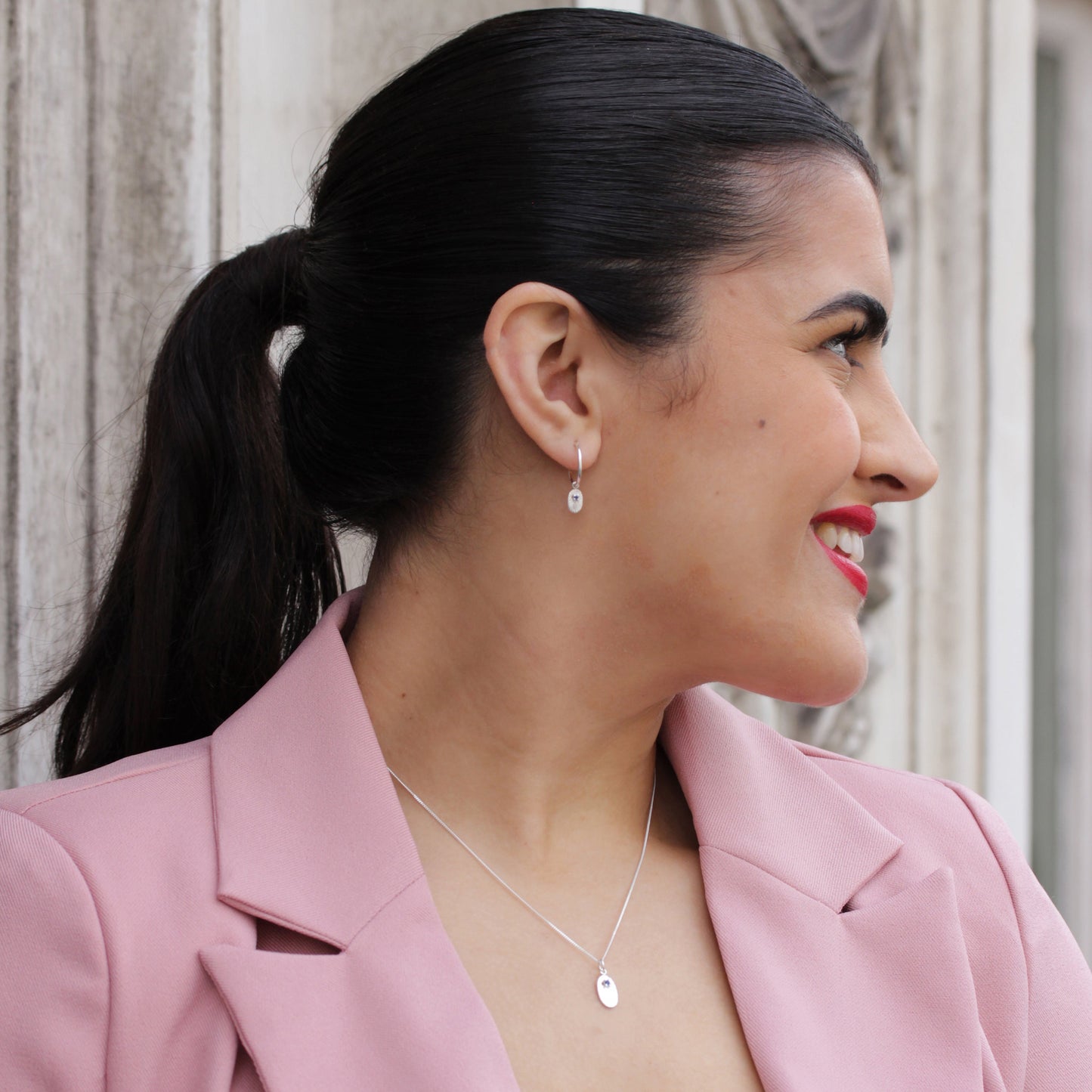 Halskette mit ovalem Medaillon aus Sterlingsilber mit Saphir-CZ-Stern, 14–32 Zoll