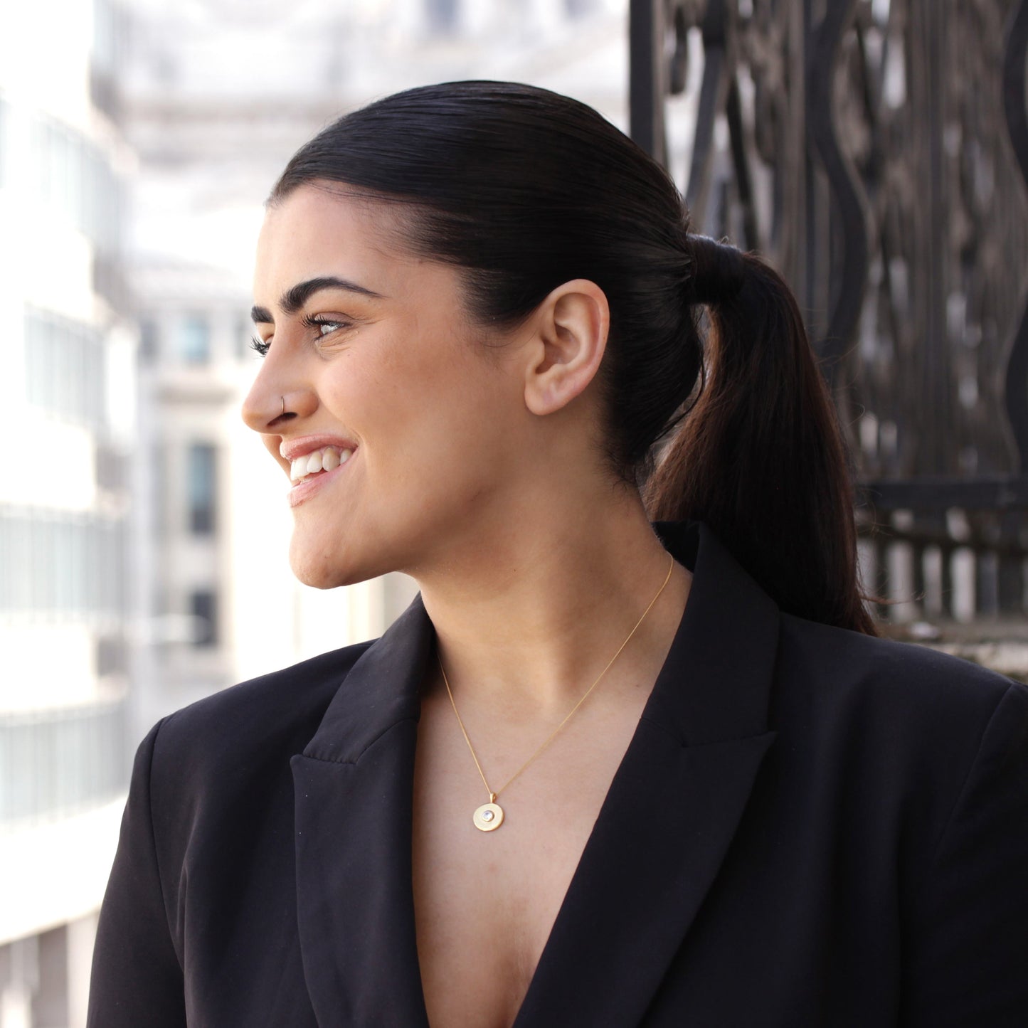 Vergoldete Halskette aus Sterlingsilber mit Zirkonia-Medaillon, 14–32 Zoll