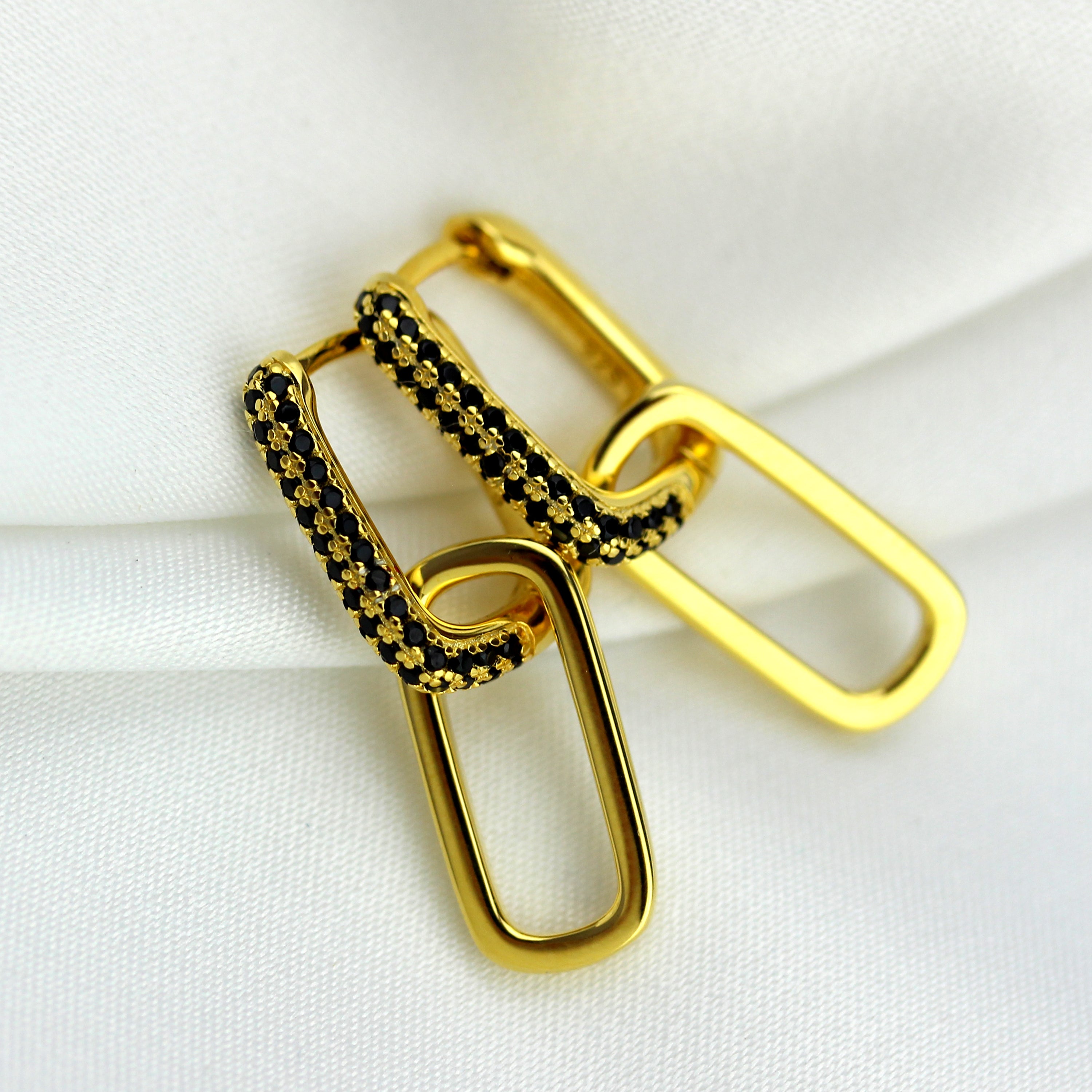 Goldplattierte Sterlingsilber Ovat Schwarz CZ Gliederohrringe