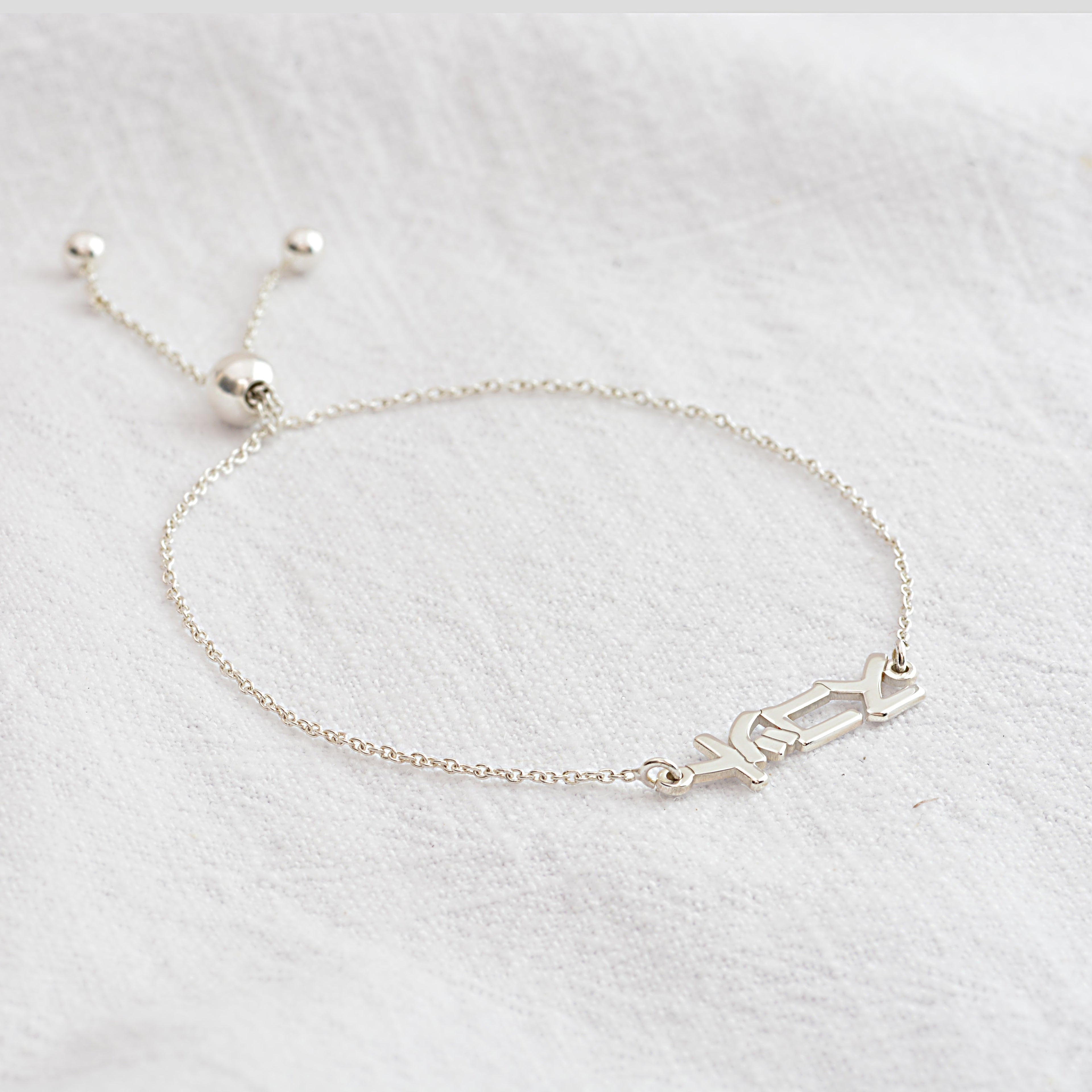 Personalisiertes Sterlingsilber Namensarmband mit mehreren Sprachen