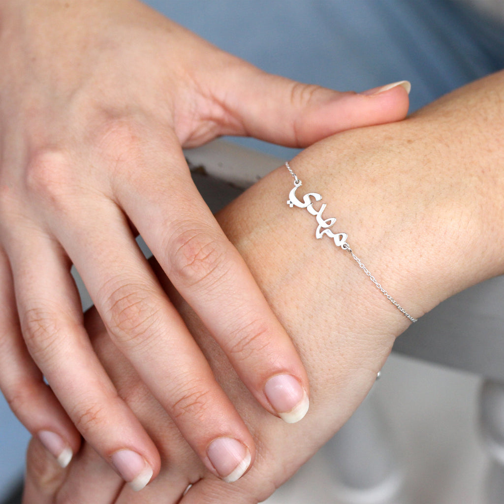Personalisiertes Sterlingsilber Namensarmband mit mehreren Sprachen