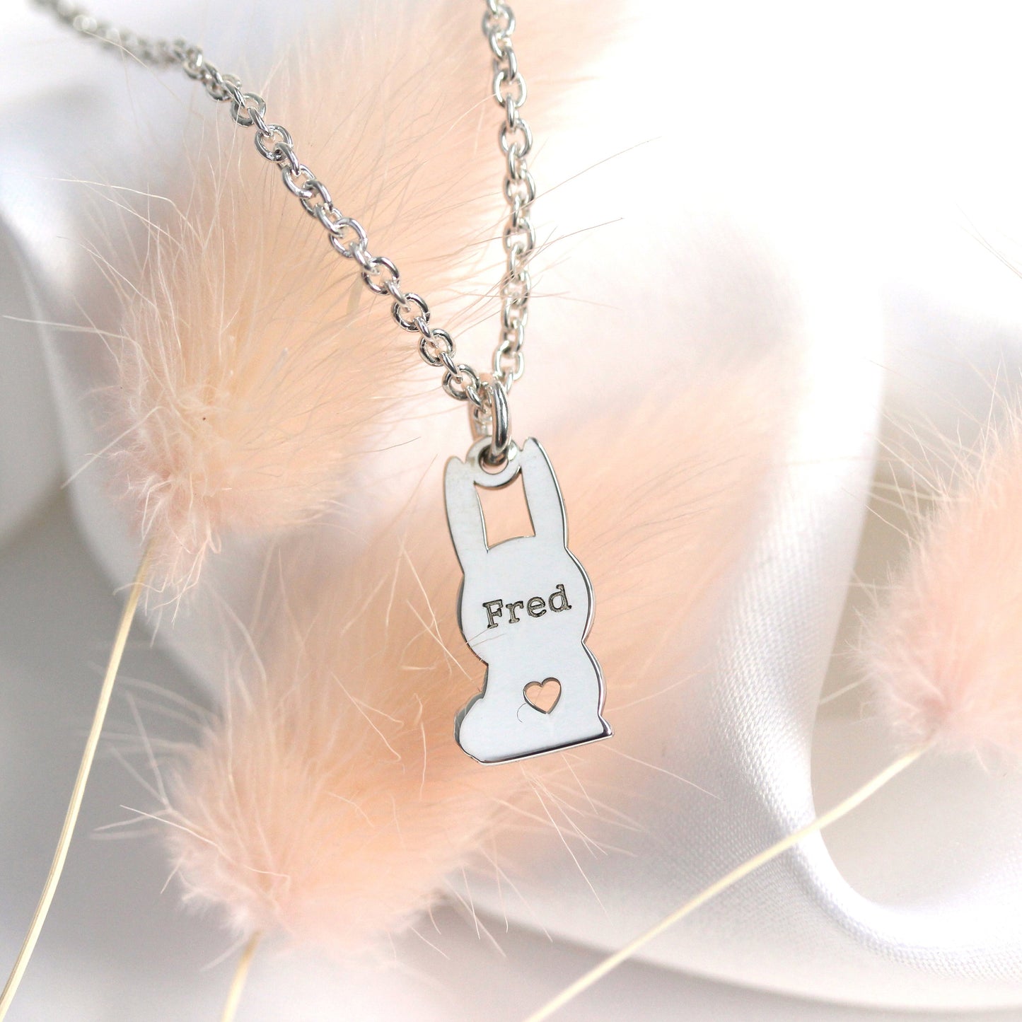 Maßgefertigte Halskette aus Sterlingsilber mit Kaninchen und Namen 16–24 Zoll
