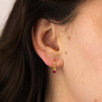 Vergoldet Sterlingsilber Rubin CZ Juli Ohrhänger