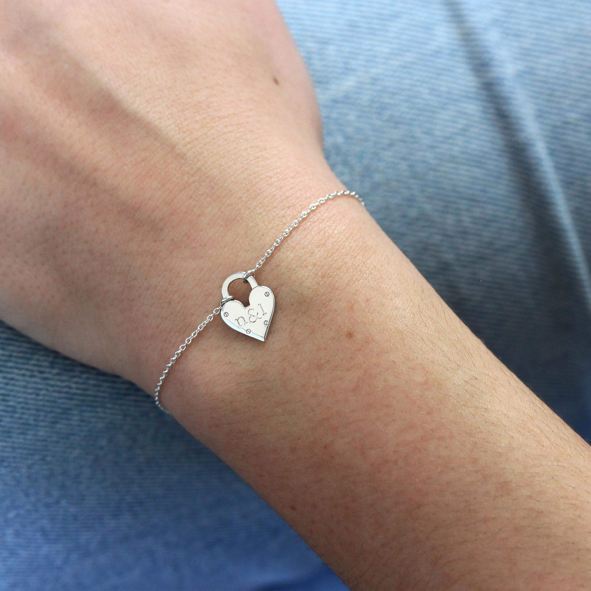Personalisiertes Sterlingsilber Initialen Herz Vorhängeschloss-Armband