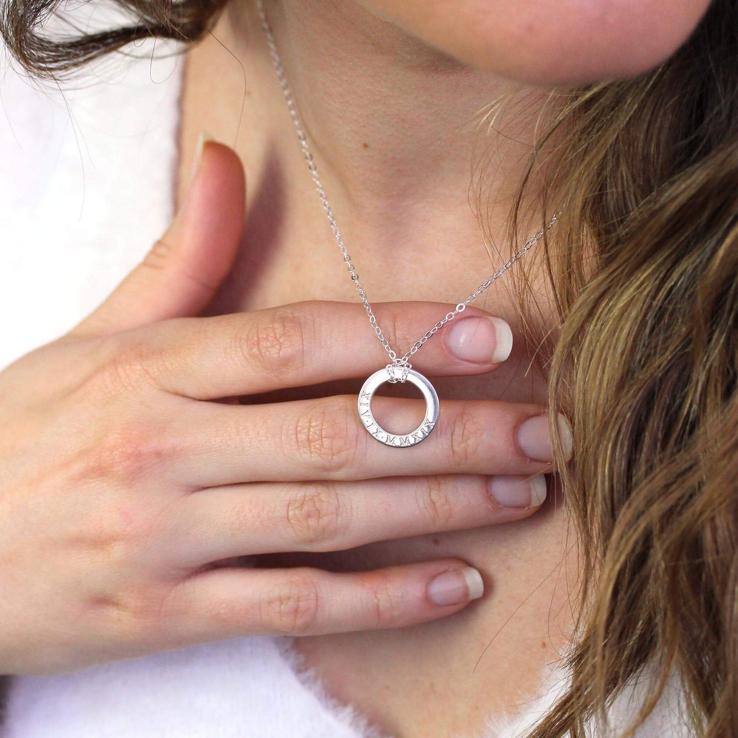 Personalisierte Halskette aus Sterlingsilber mit römischen Ziffern