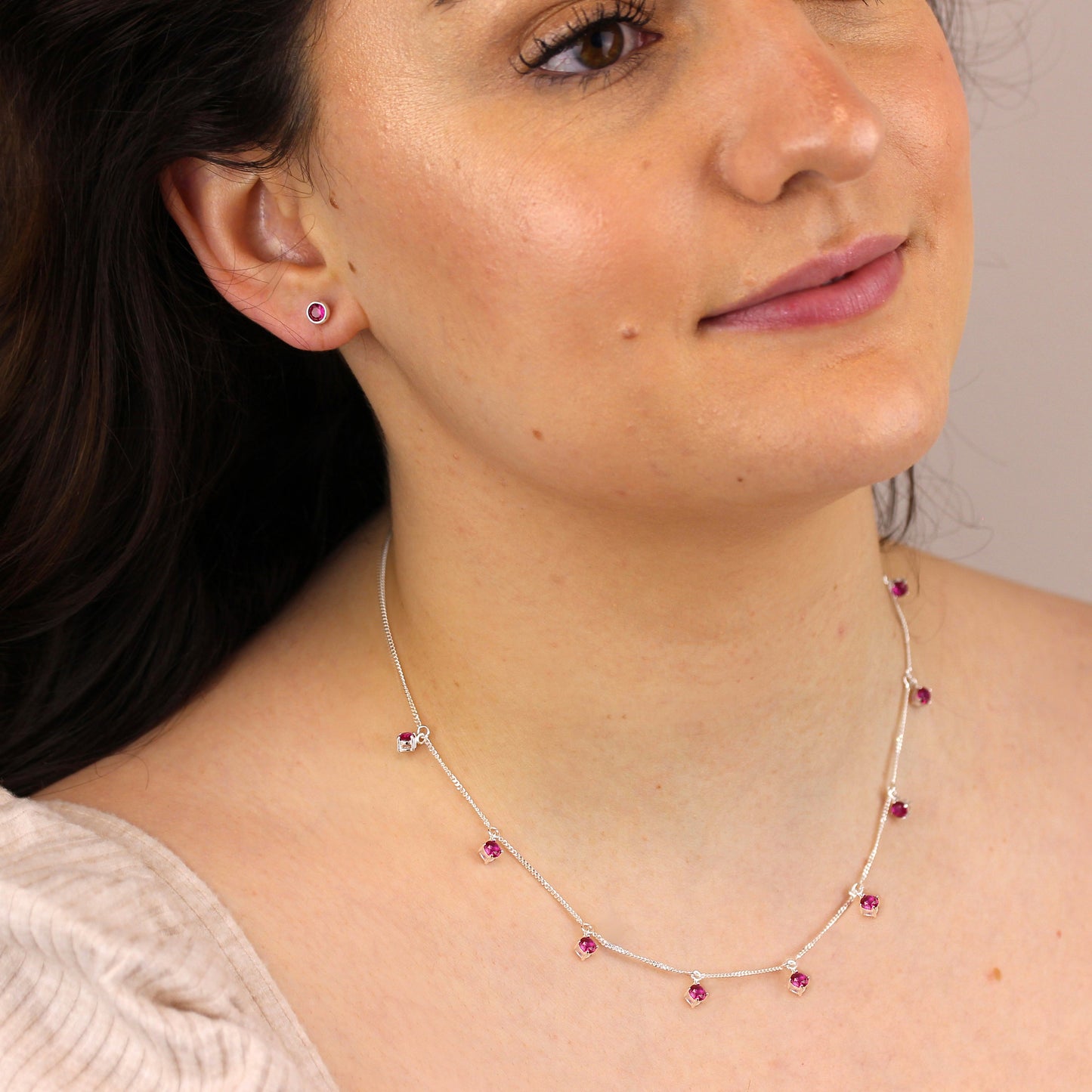 Sterlingsilber Rubin CZ Juli Überschliff 4mm Ohrstecker