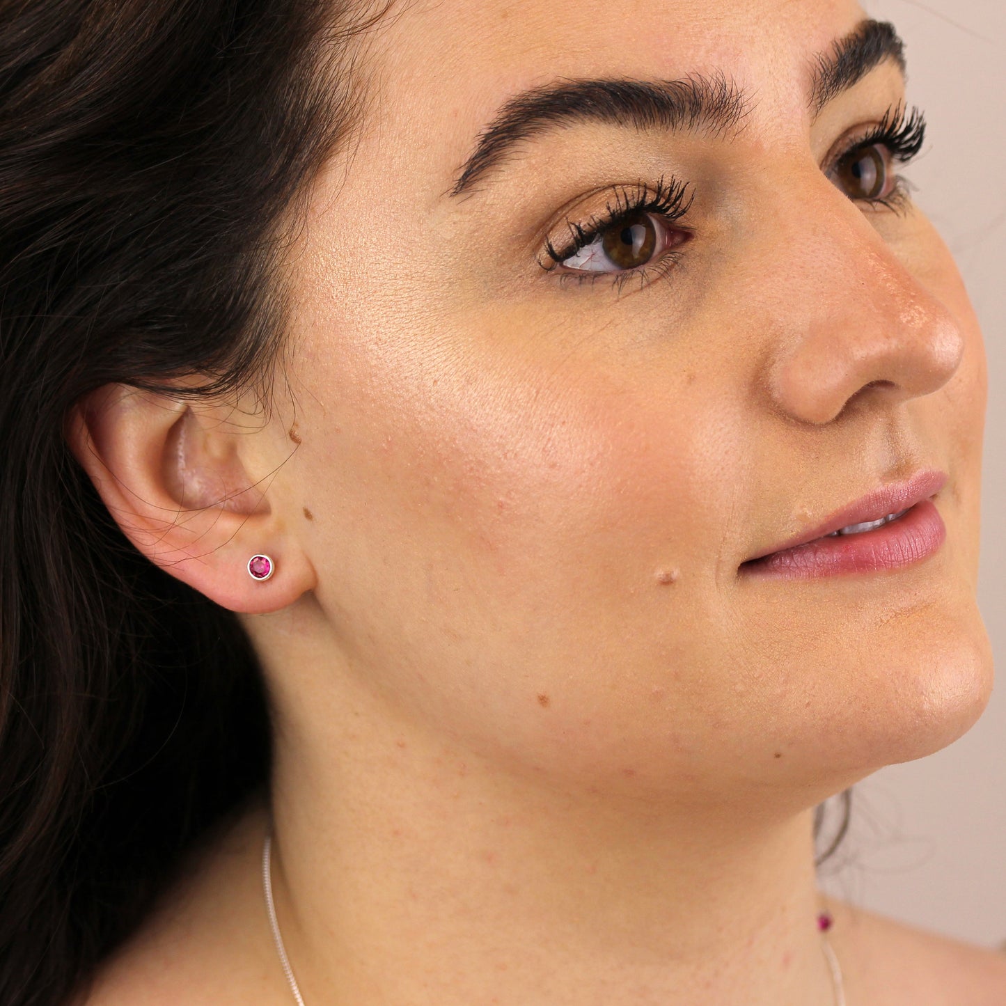 Sterlingsilber Rubin CZ Juli Überschliff 4mm Ohrstecker