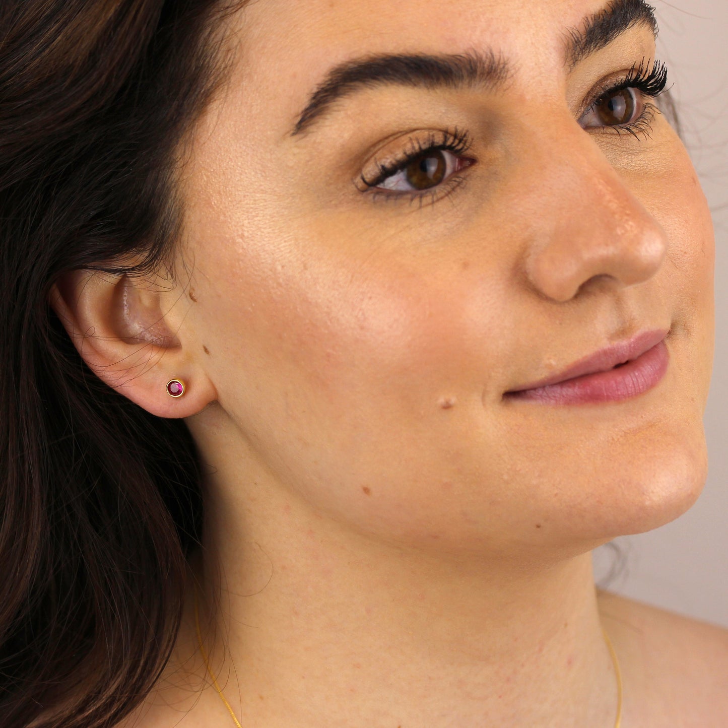 Vergoldet Sterlingsilber Rubin CZ Juli 4mm Ohrstecker