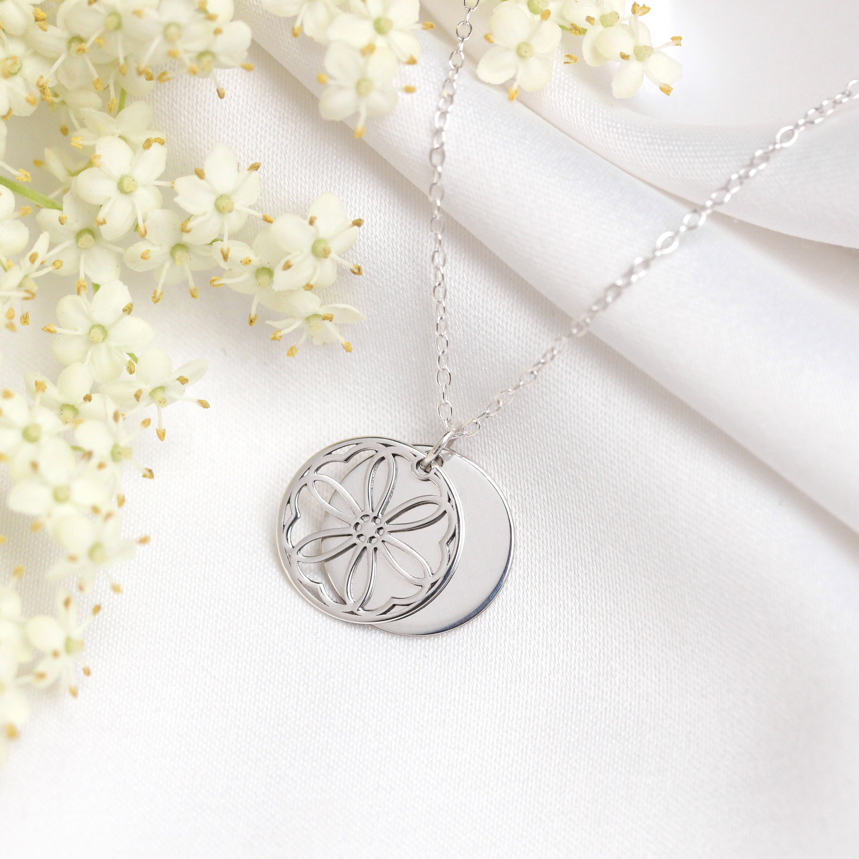 Sterlingsilber-Halskette mit Veilchen (Geburtsblume Februar) und 13 mm Gravurplättchen, 35,5 - 56 cm