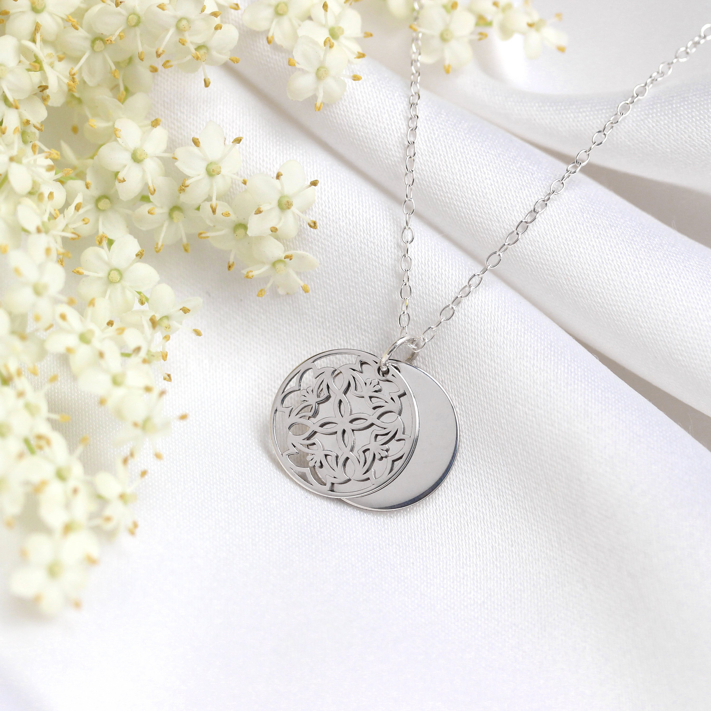 Sterlingsilber-Halskette mit Maiglöckchen (Geburtsblume Mai) und 13 mm Gravurplättchen, 35,5 - 56 cm