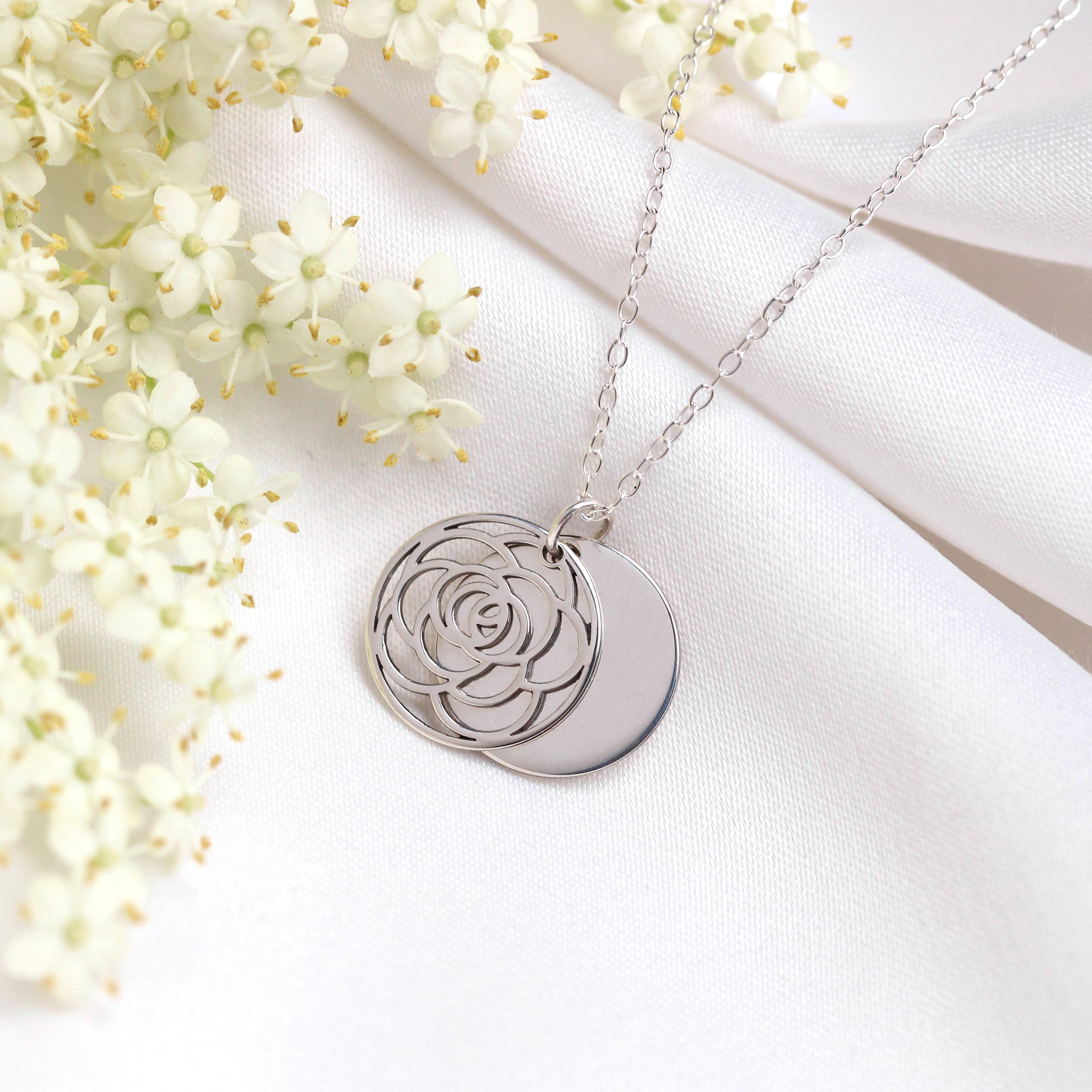 Sterlingsilber-Halskette mit Rose (Geburtsblume Juni) und 13 mm Gravurplättchen, 35,5 - 56 cm