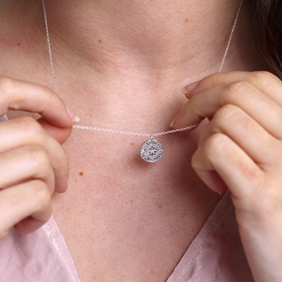 Personalisierte Halskette aus Sterlingsilber mit Geburtsblume