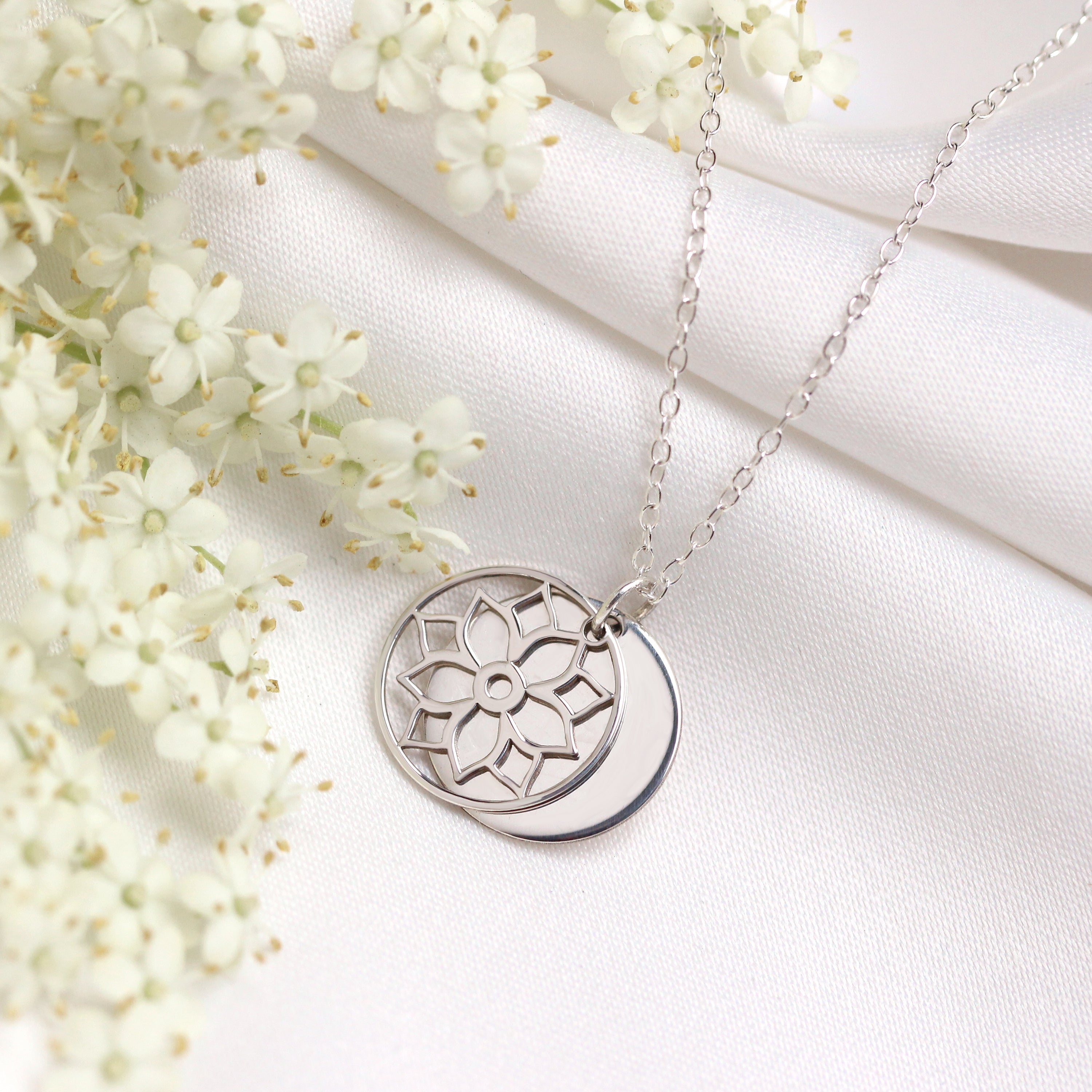 Sterlingsilber-Halskette mit Weihnachtsstern (Geburtsblume Dezember) und 13 mm Gravurplättchen, 35,5 - 56 cm