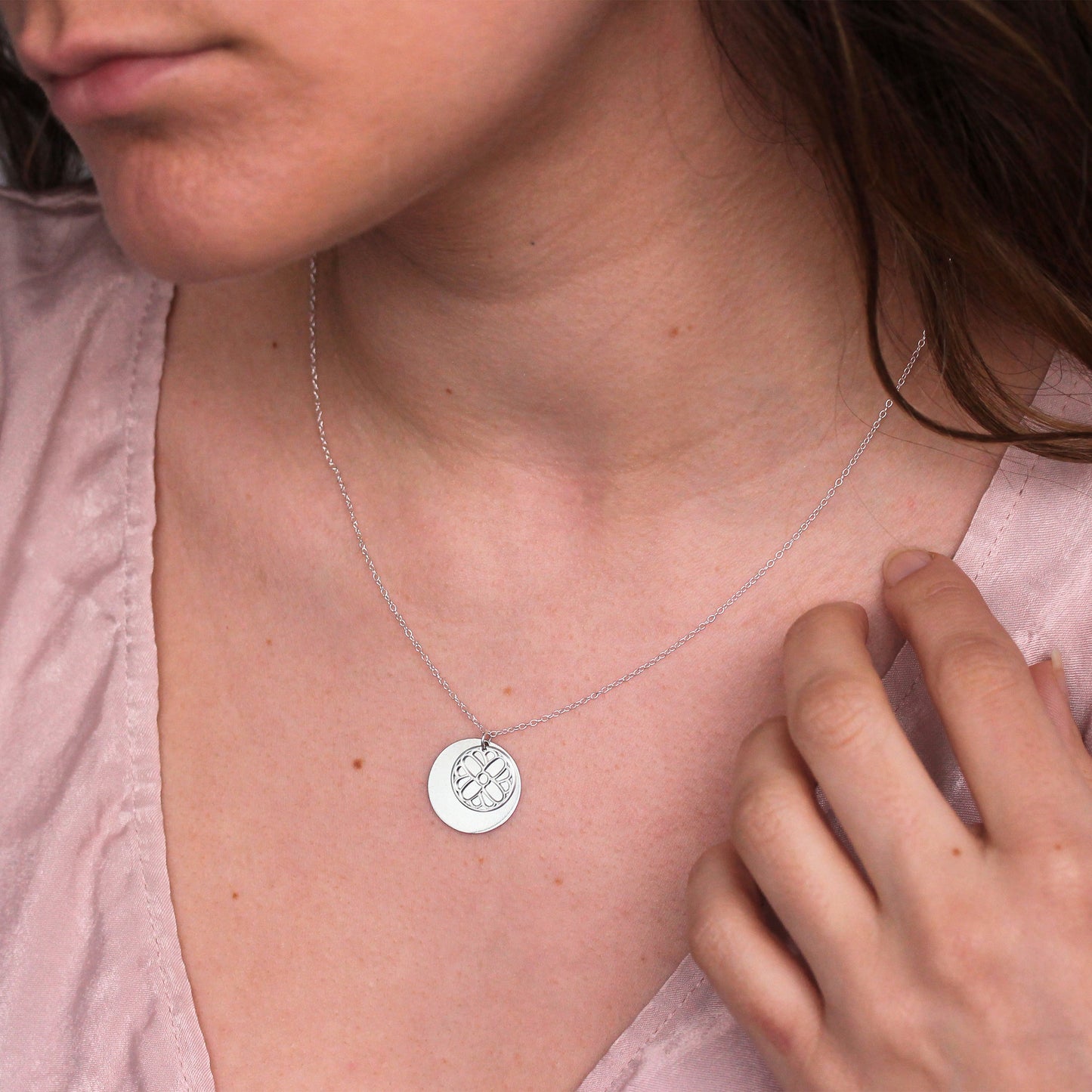 Halskette aus Sterlingsilber mit Ringelblume und 18-mm-Anhänger, 14–22 Zoll