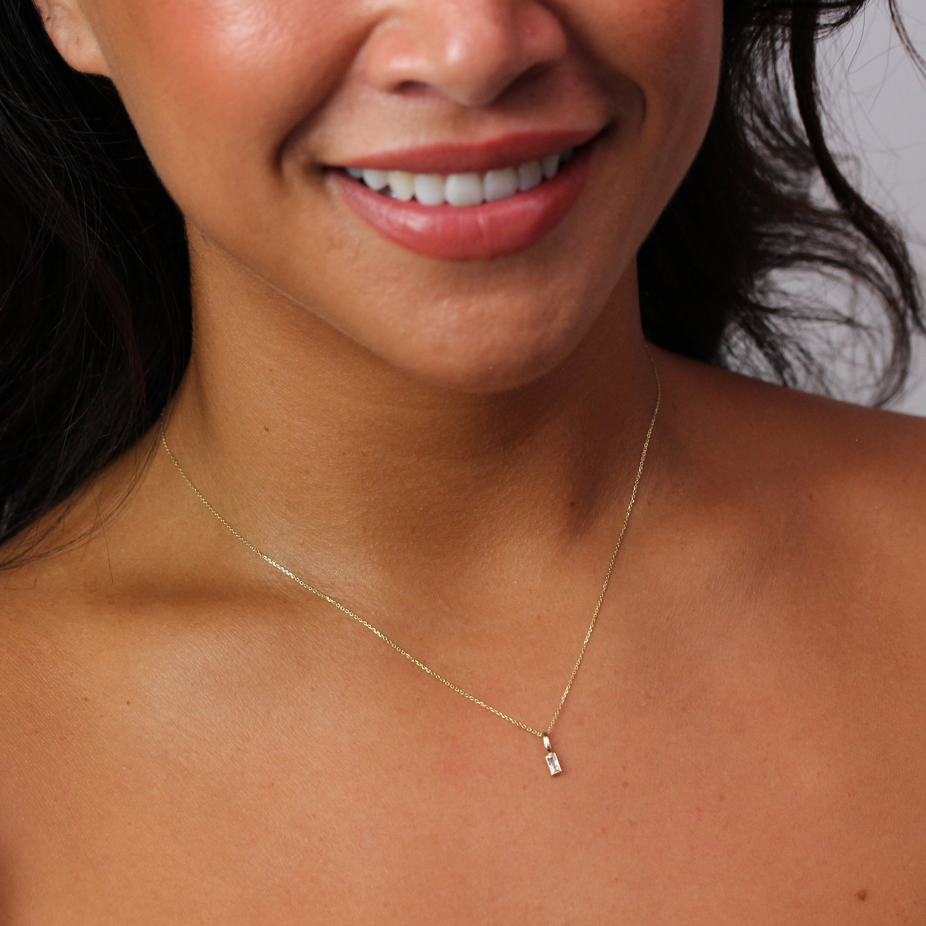 Halskette aus 9 Karat Gold mit klarem CZ-Baguette 16–20 Zoll