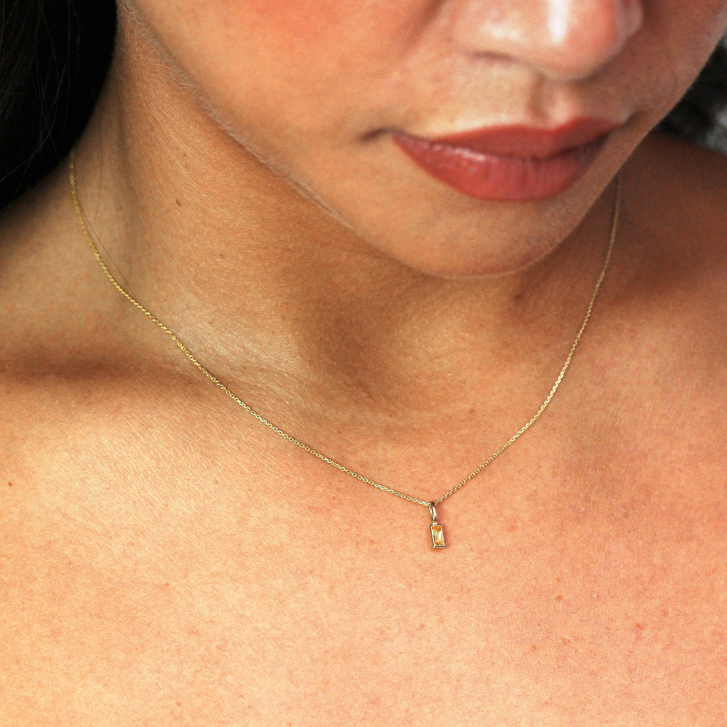 Halskette aus 9 Karat Gold mit Baguette-Citrin und CZ, 16–20 Zoll