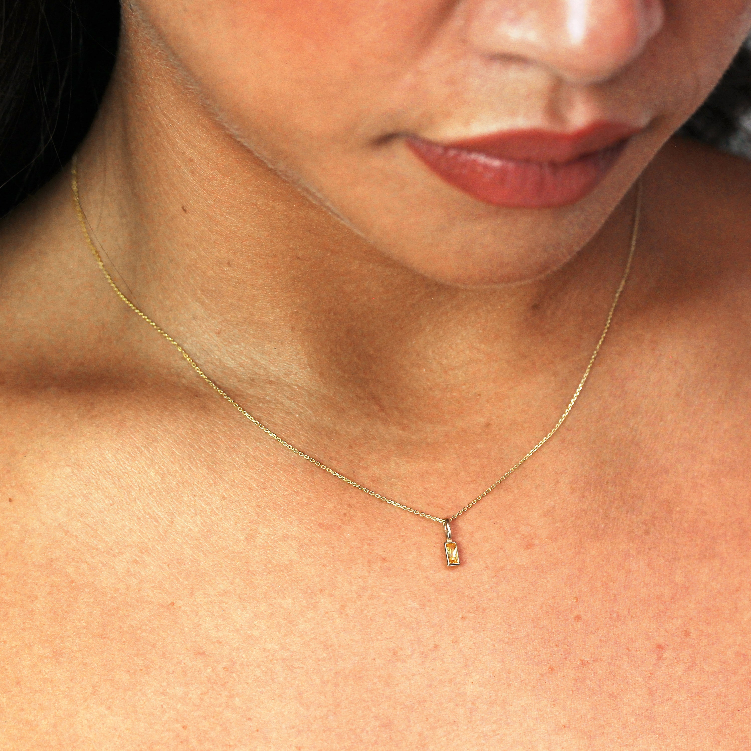 Halskette aus 9 Karat Gold mit Baguette-Citrin und CZ, 16–20 Zoll