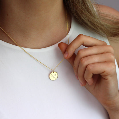 Personalisierte Halskette aus Sterlingsilber mit Sternzeichen und Initialen