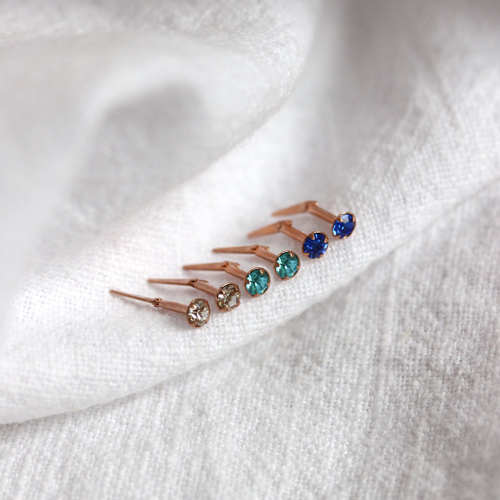 9 Karat Roségold Andralok Ohrstecker mit 3 mm CZ Kristall Klarer Aquamarin Saphir