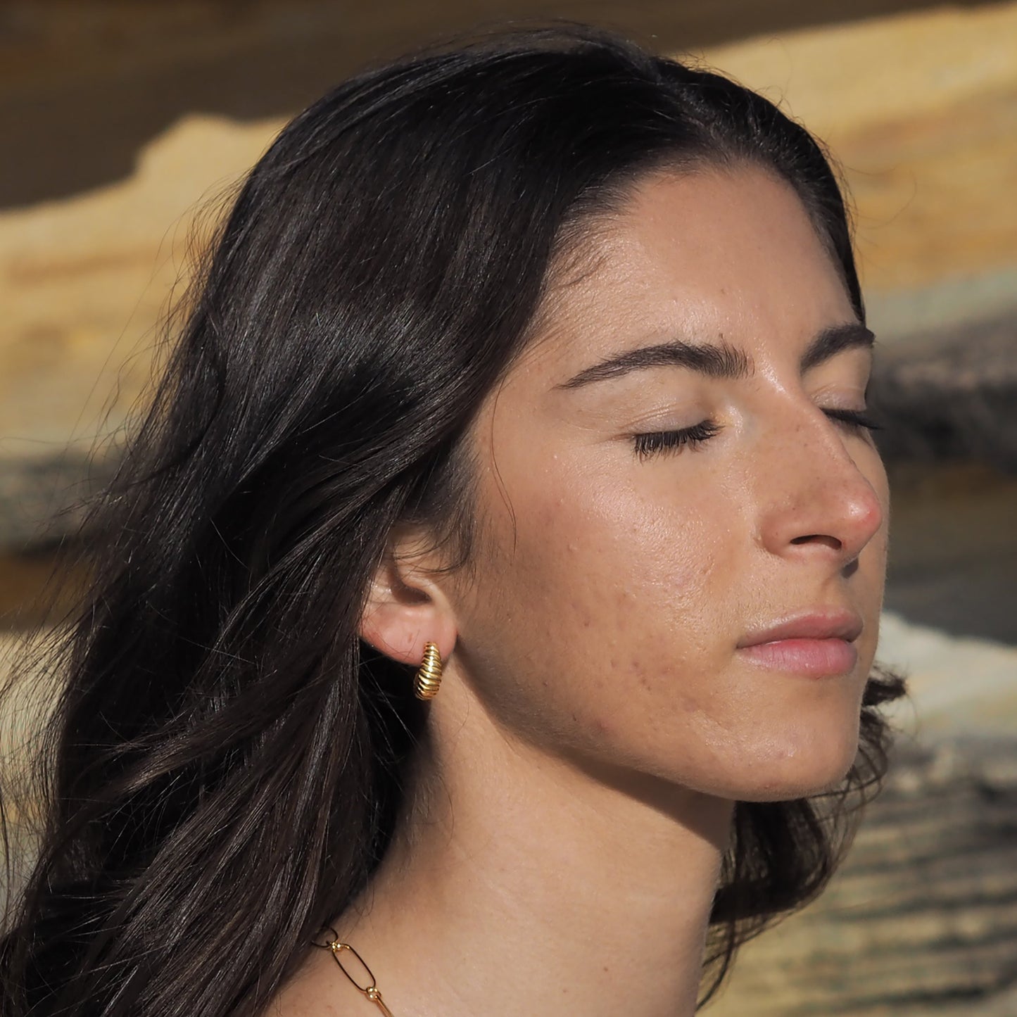 Vergoldete Ohrstecker aus Sterlingsilber mit verdrehter Kordel