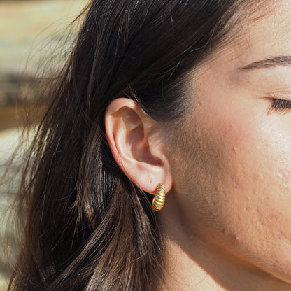 Vergoldete Ohrstecker aus Sterlingsilber mit verdrehter Kordel