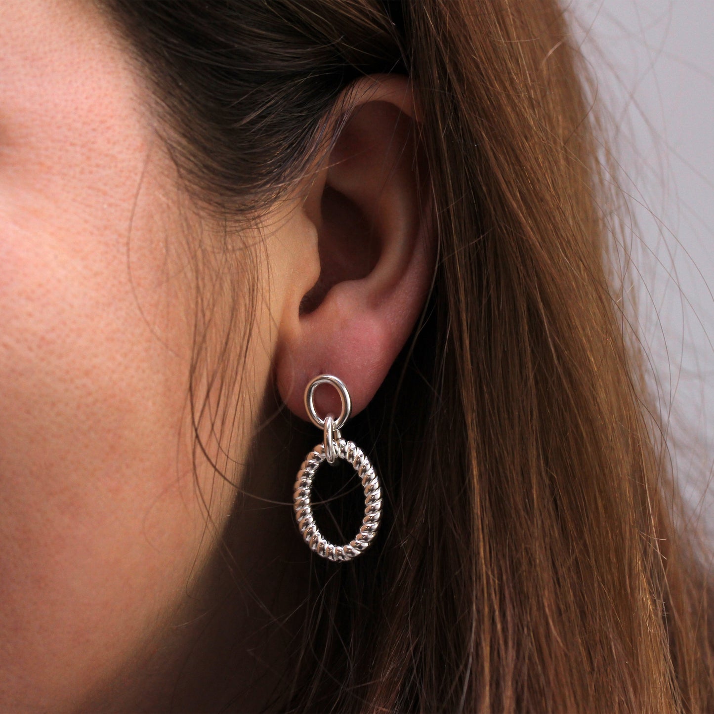 Doppelte ovale Twist-Seil-Ohrstecker aus Sterlingsilber